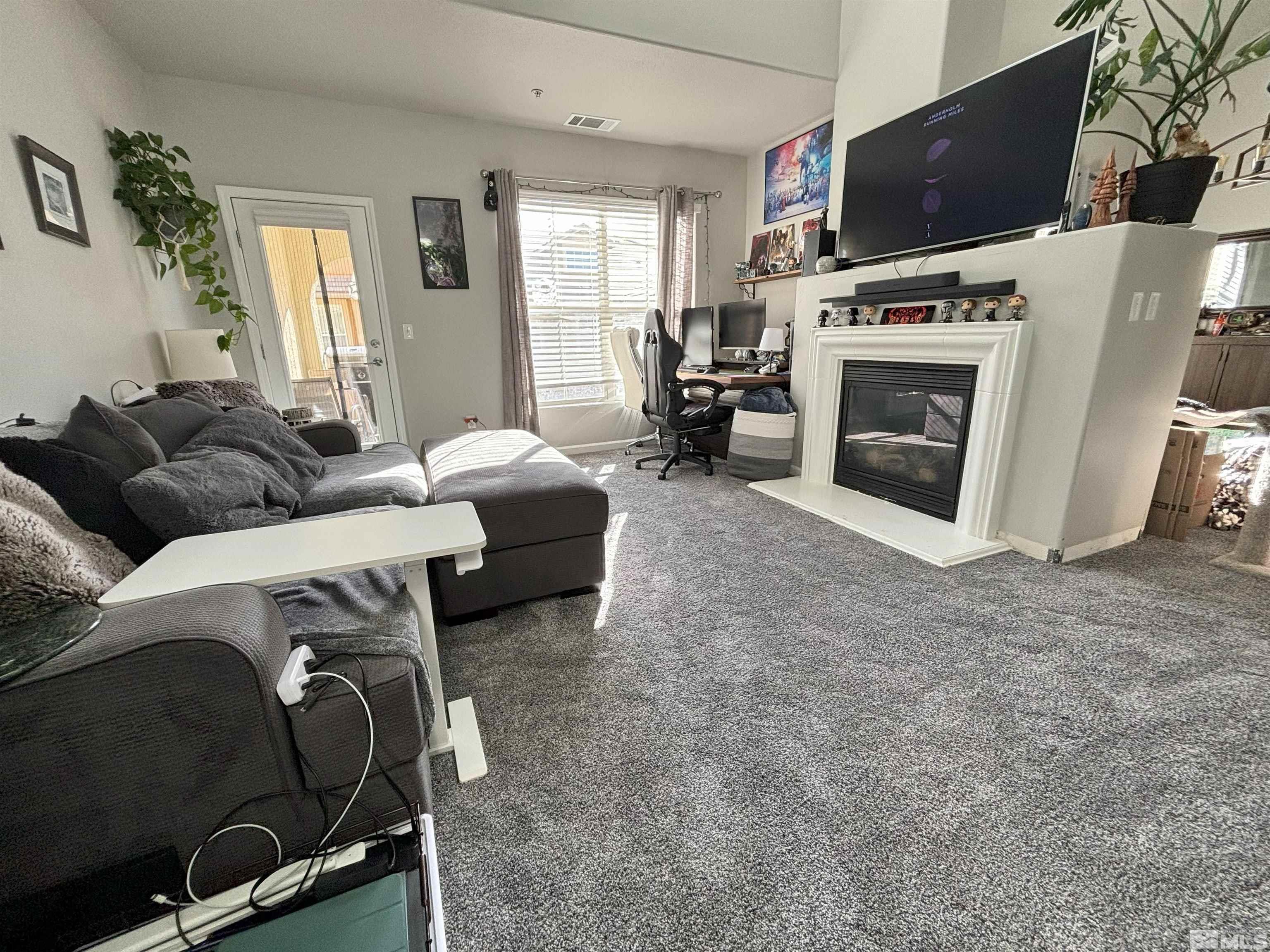 Photo #3: 240013929 Listing 