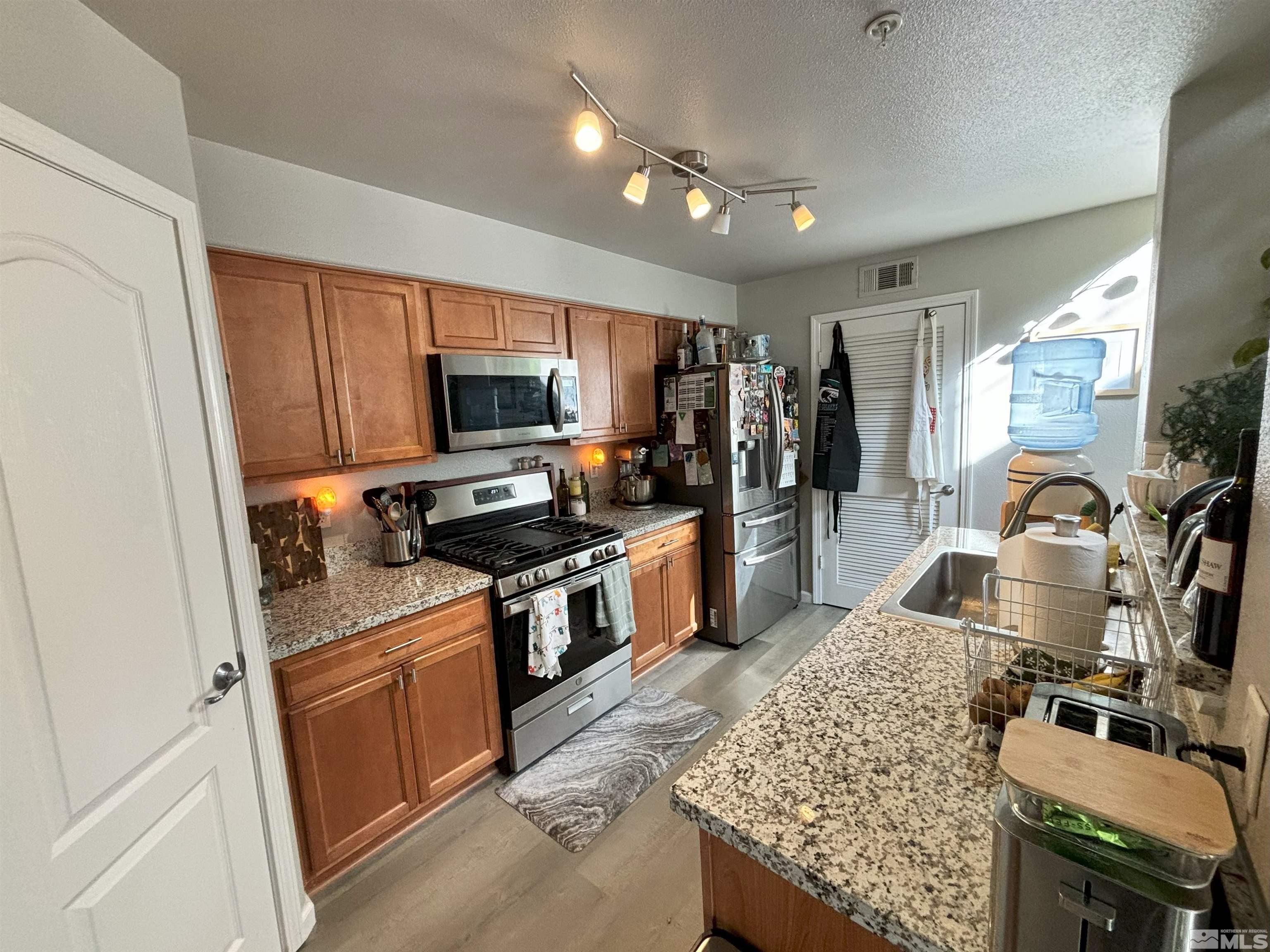 Photo #5: 240013929 Listing 