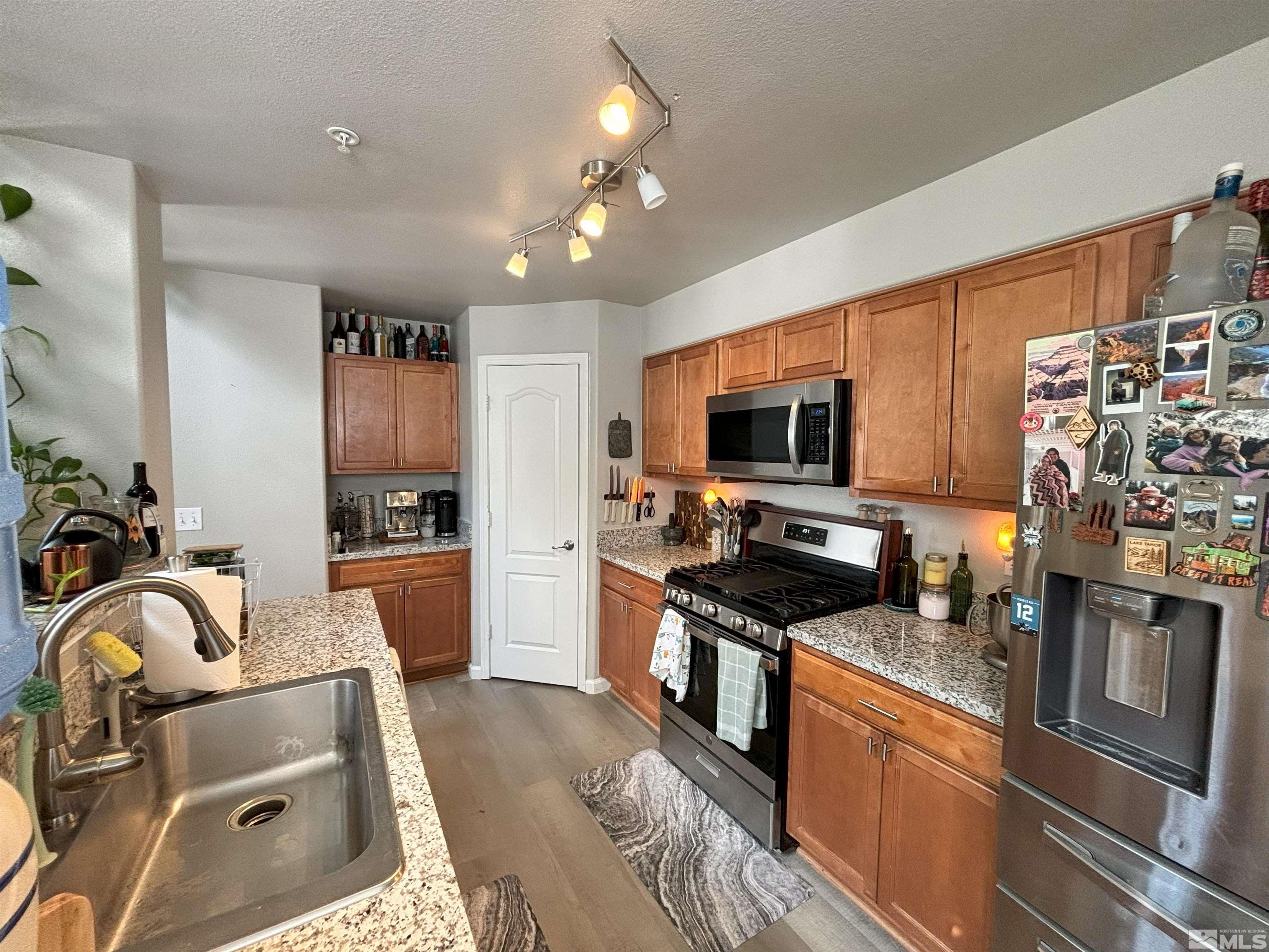 Photo #6: 240013929 Listing 