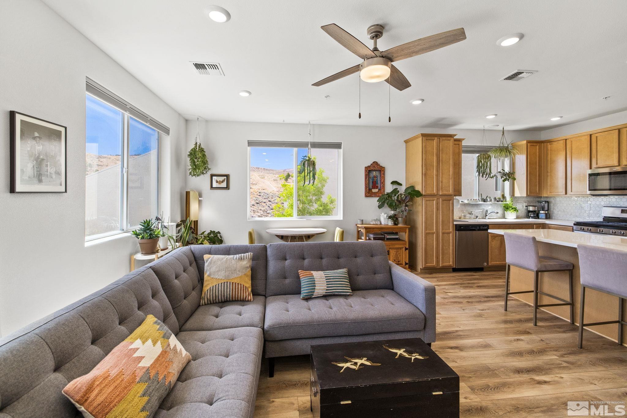 Photo #3: 240013977 Listing 