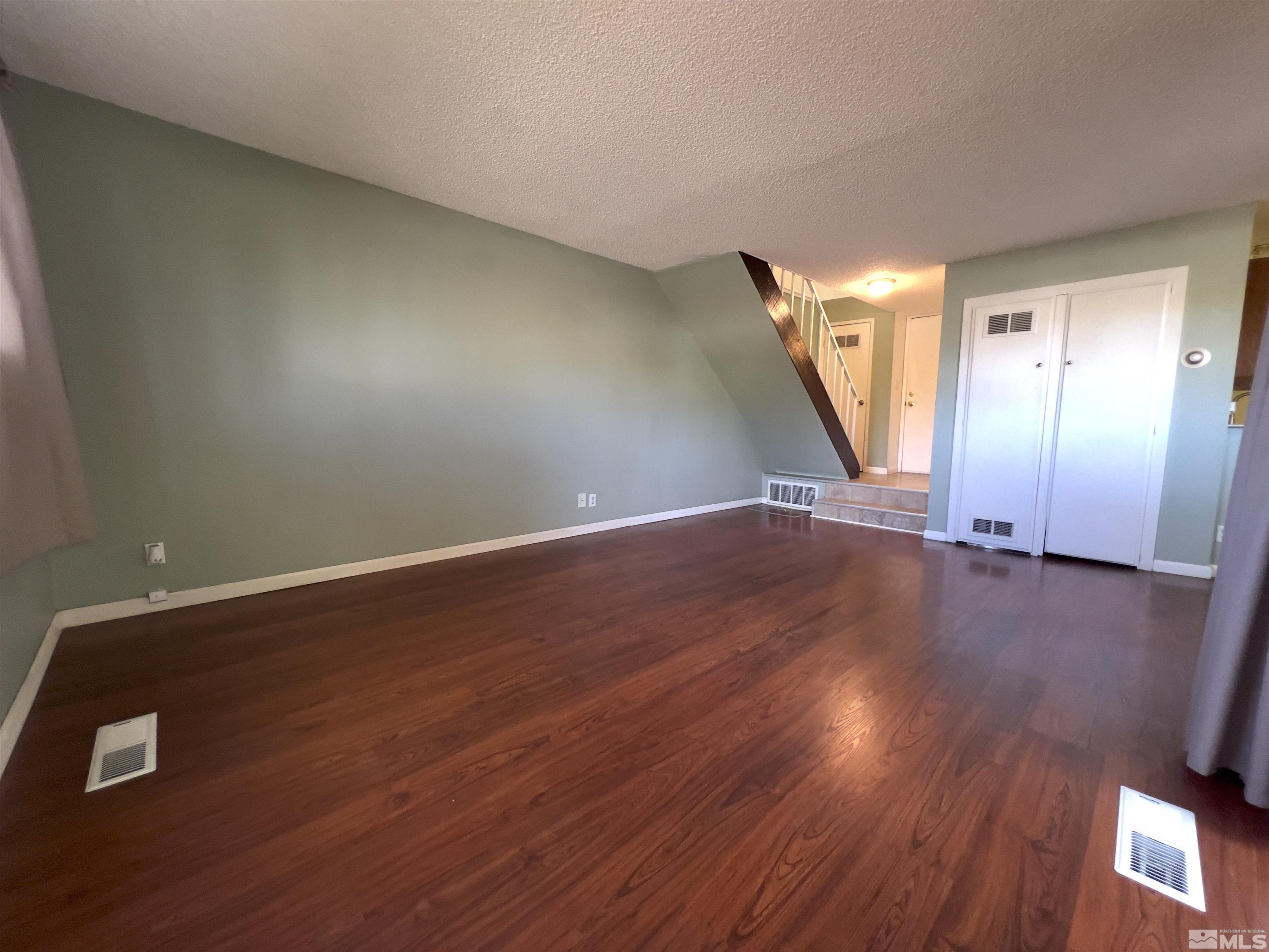 Photo #3: 240014113 Listing 