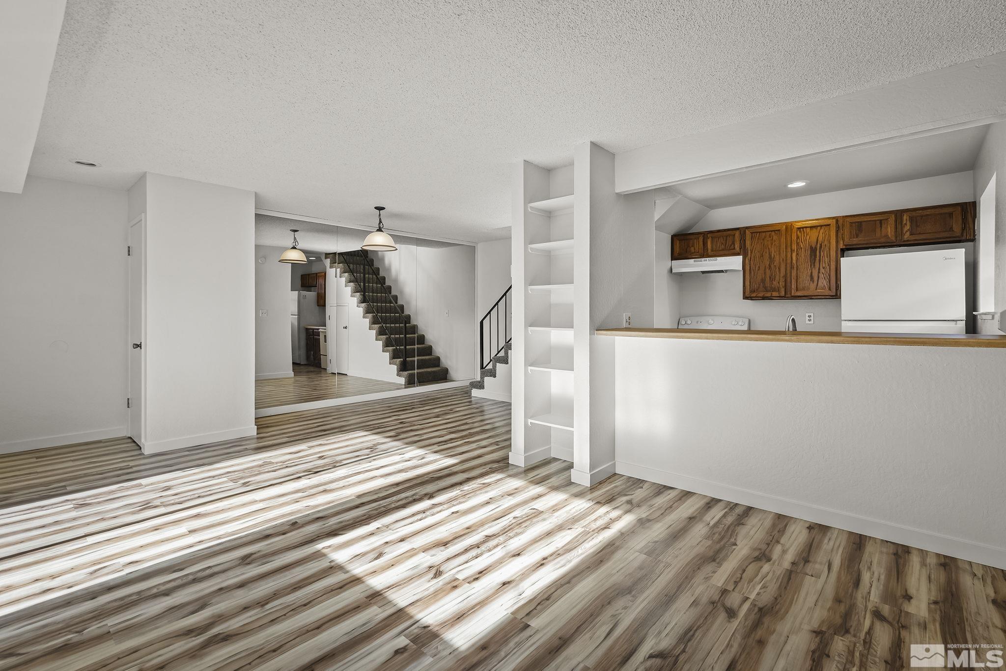 Photo #3: 240014365 Listing 