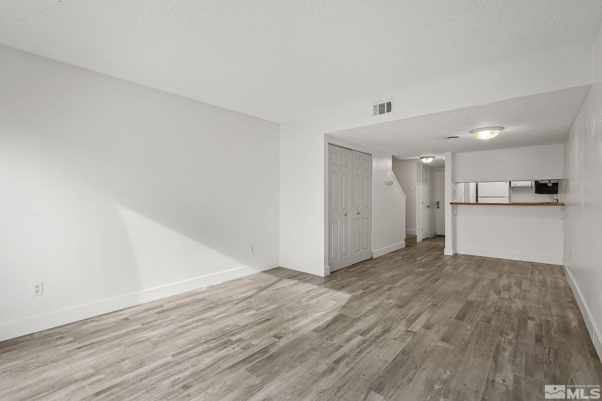 Photo #4: 240014509 Listing 