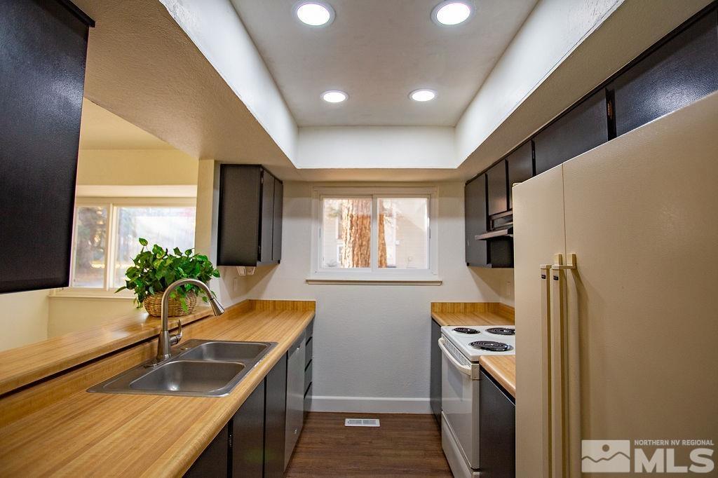 Photo #2: 240014547 Listing 