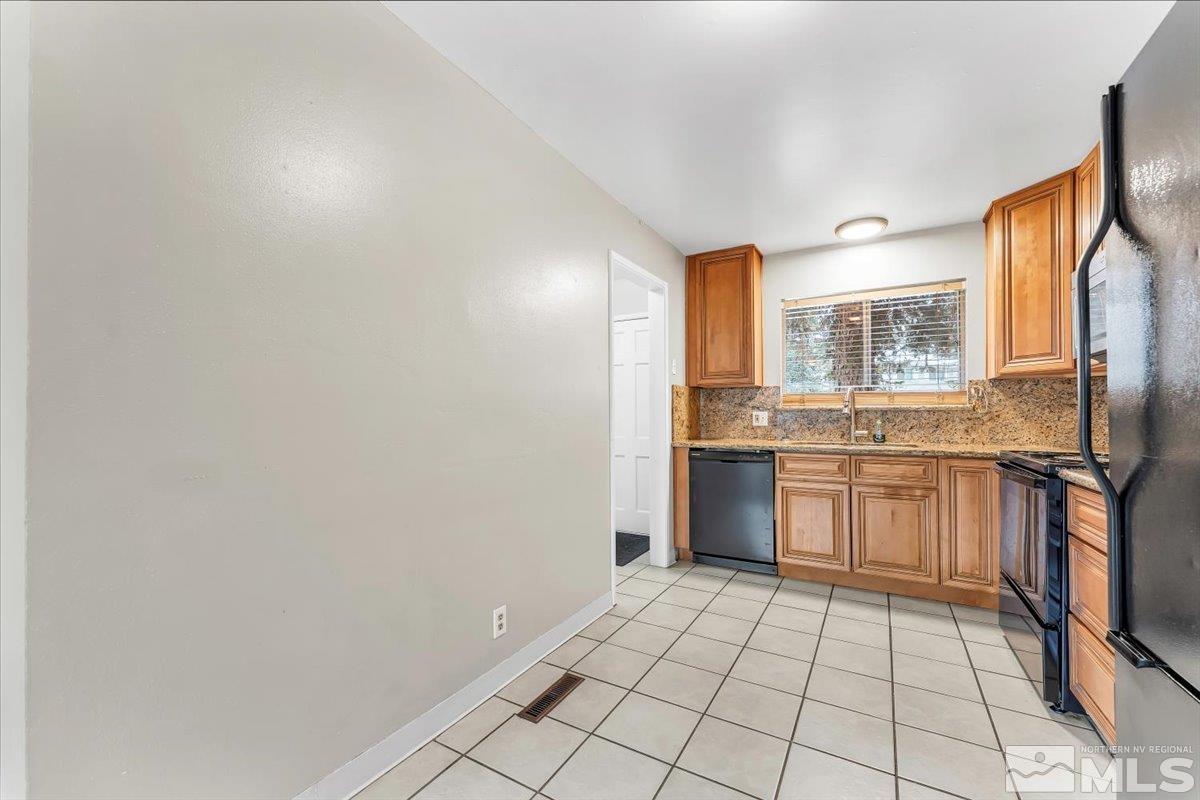 Photo #4: 240014597 Listing 