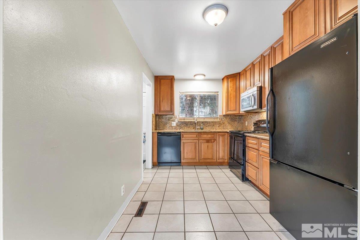 Photo #5: 240014597 Listing 
