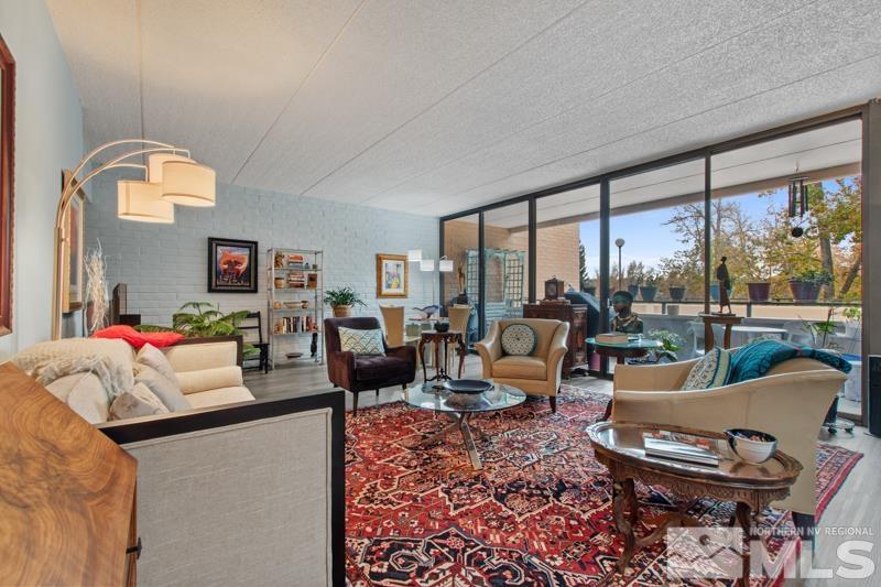 Photo #2: 240014673 Listing 