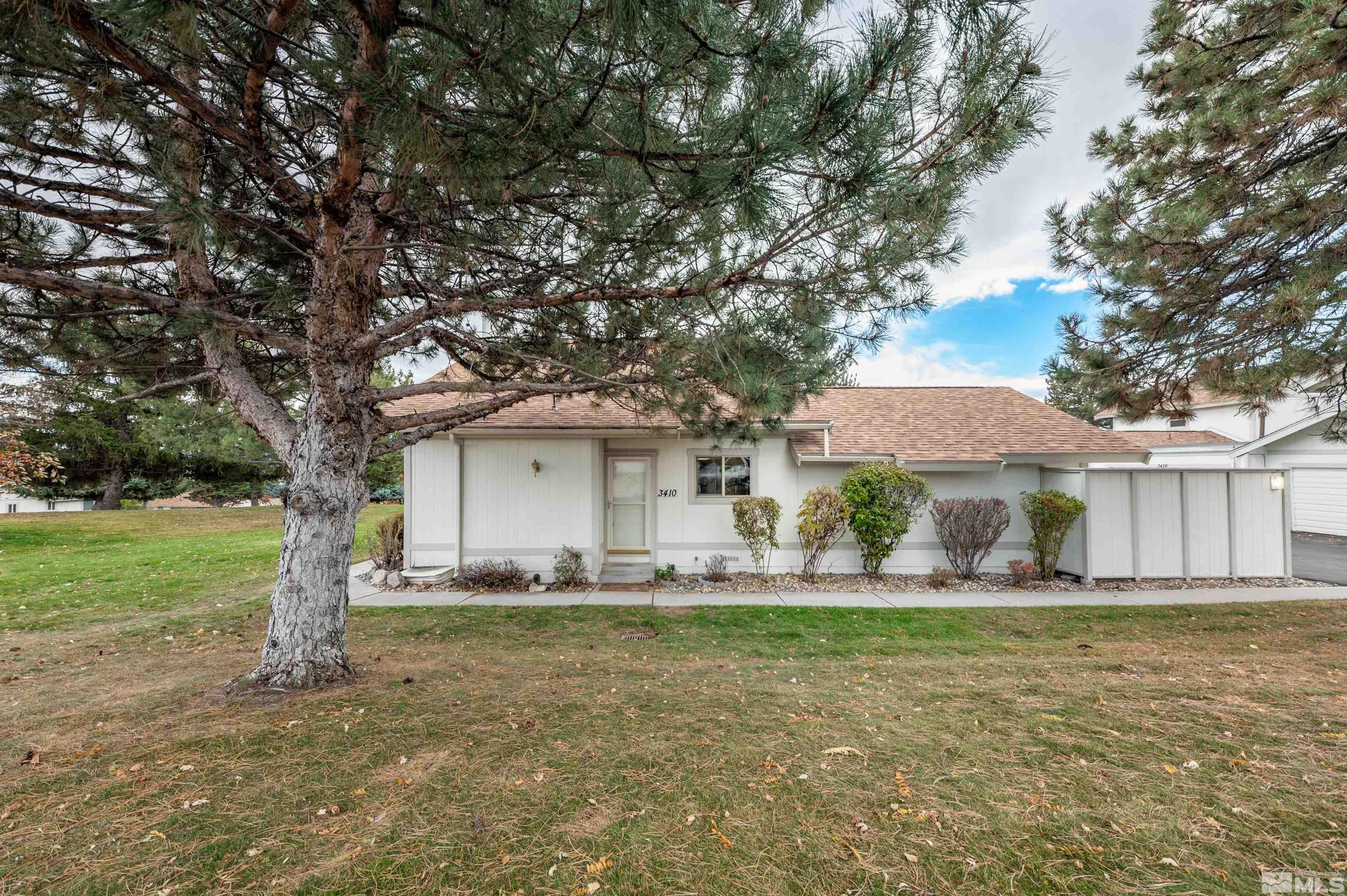 Photo #2: 240014732 Listing 