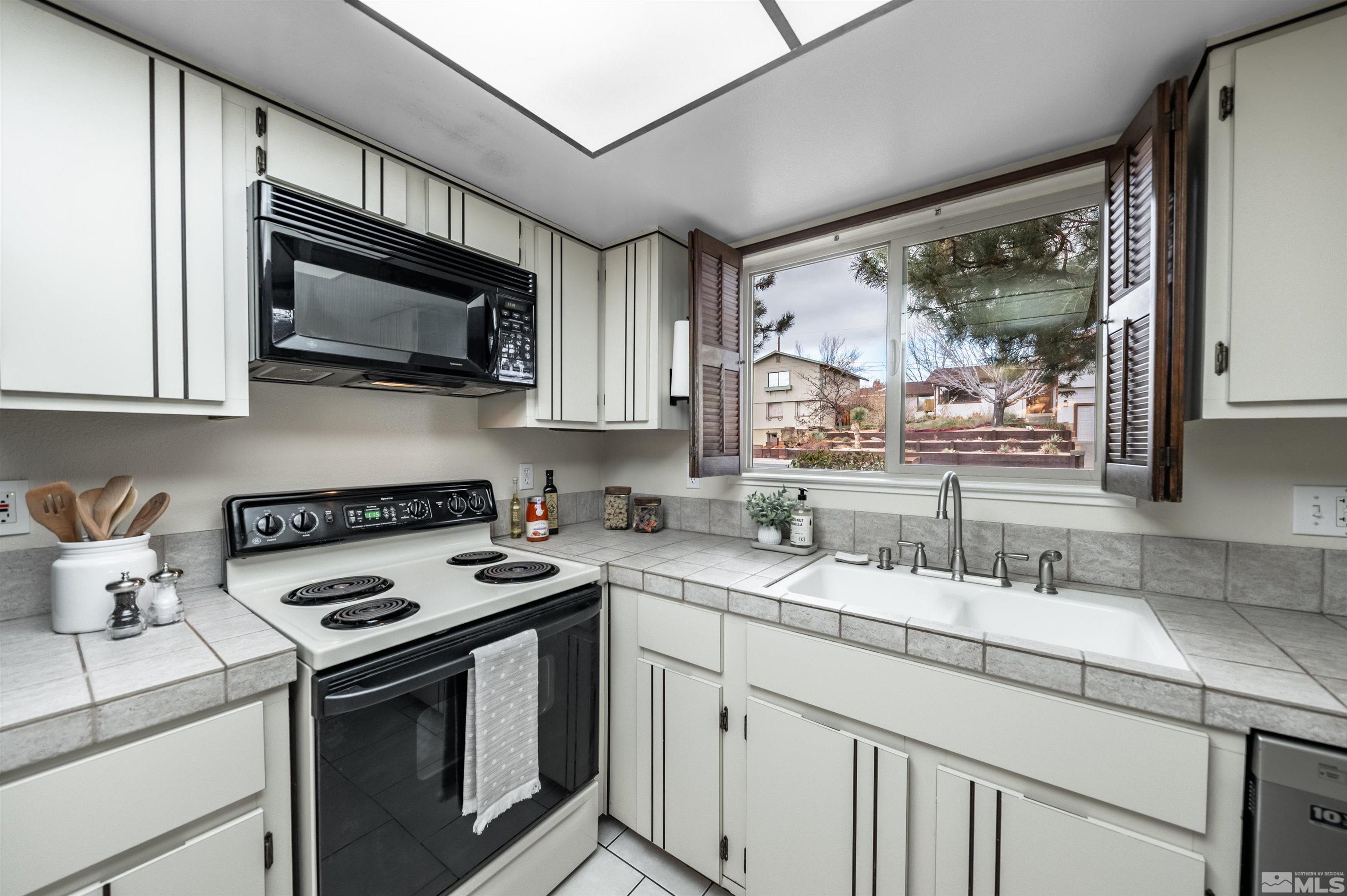 Photo #6: 240014732 Listing 