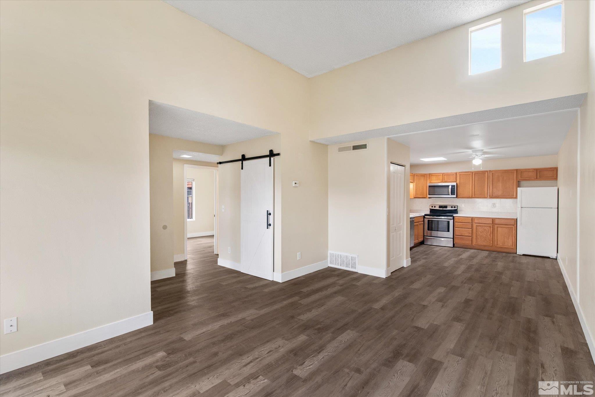 Photo #4: 240014825 Listing 