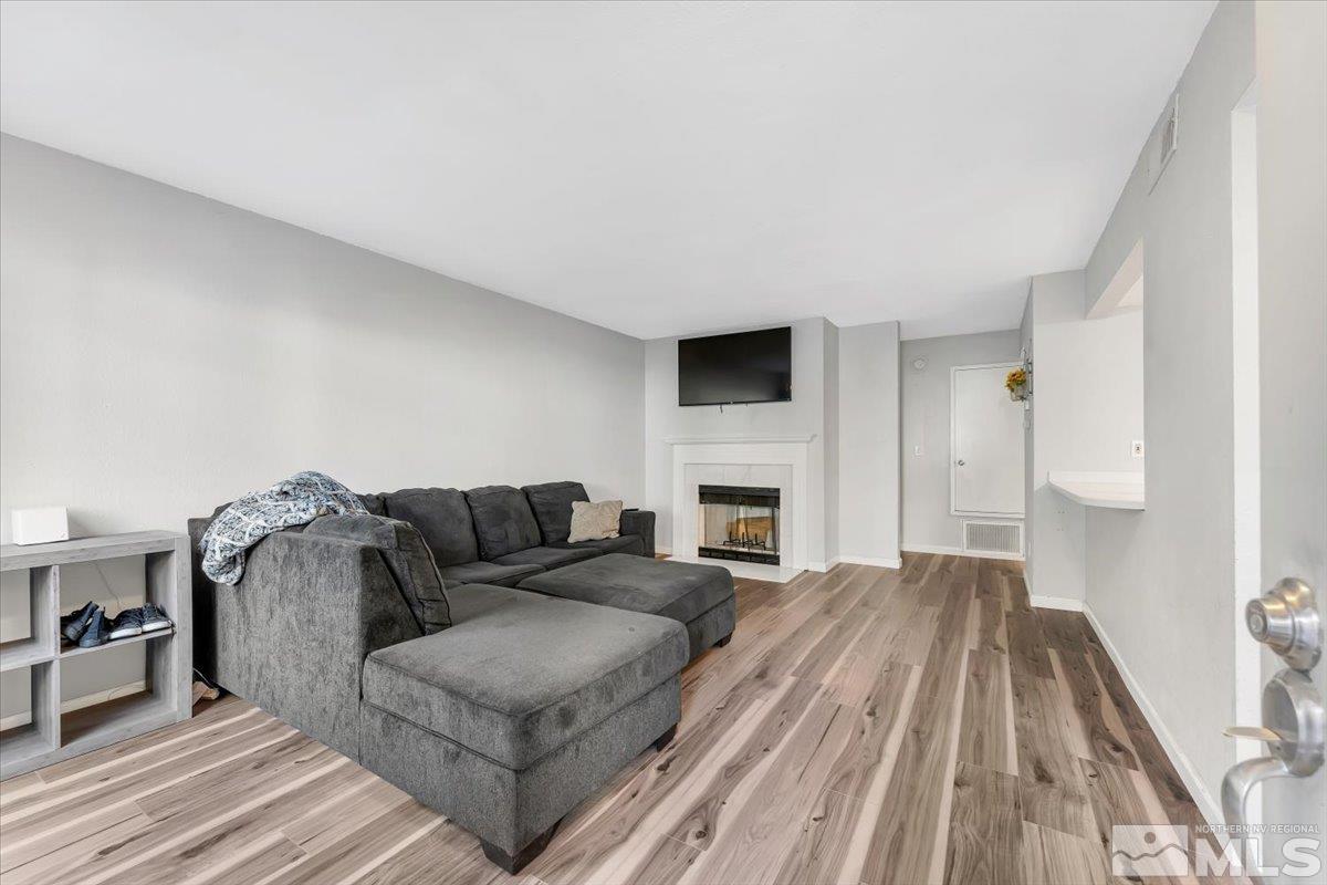 Photo #6: 240014832 Listing 