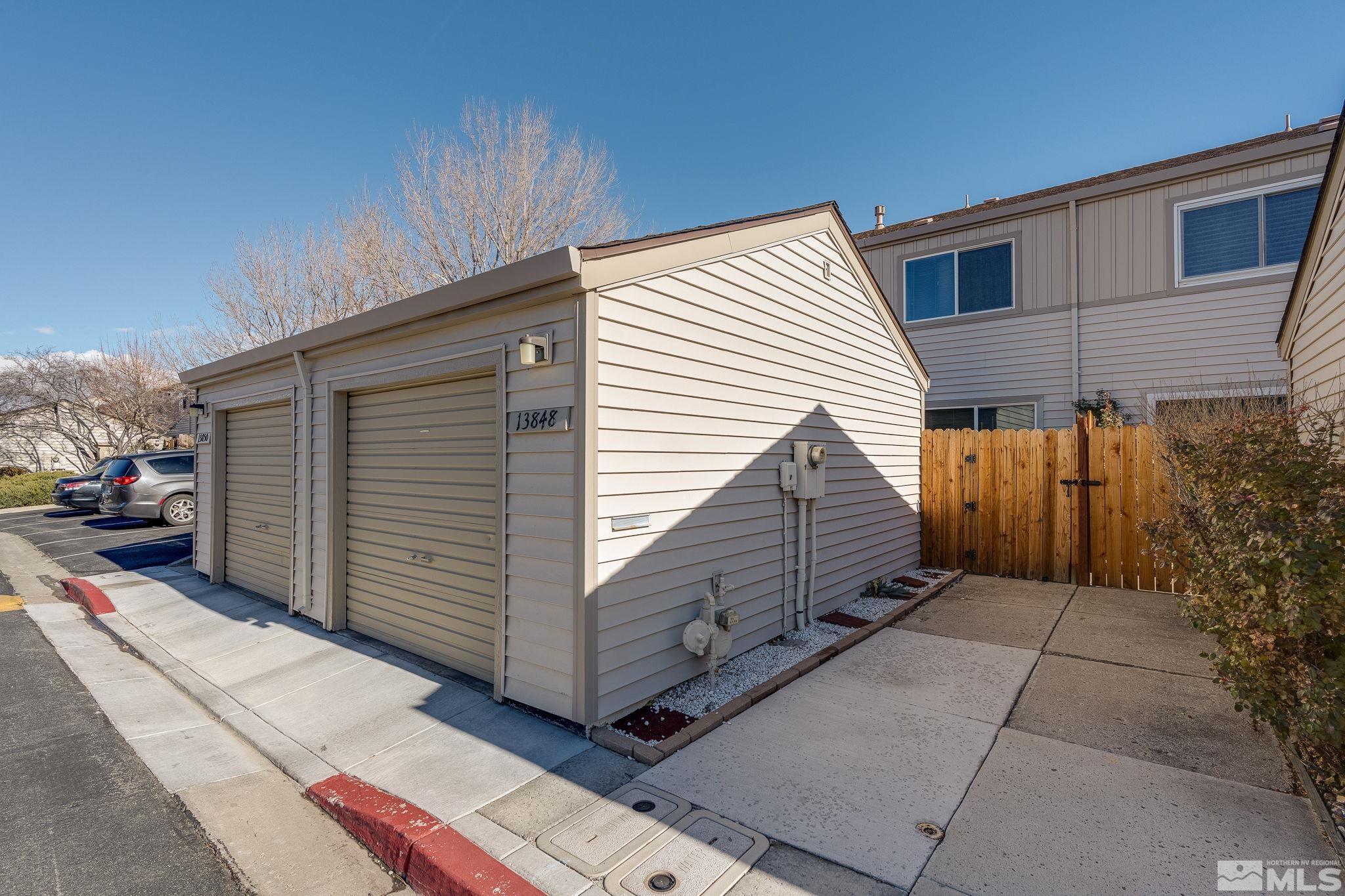 Photo #2: 240014889 Listing 