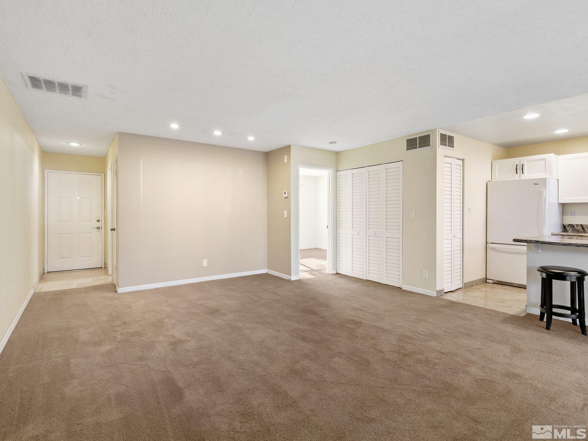 Photo #4: 240014965 Listing 