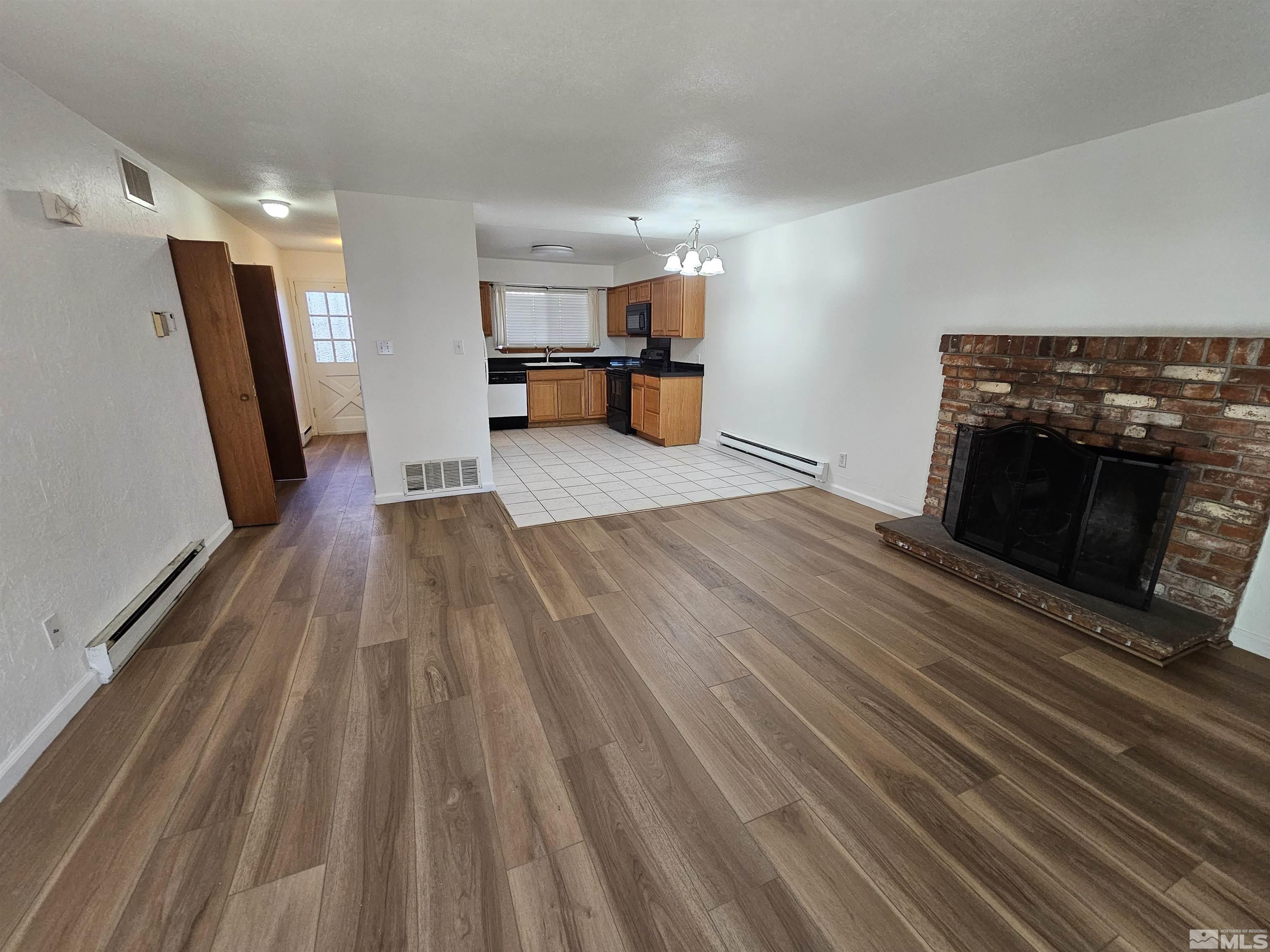 Photo #2: 240014981 Listing 