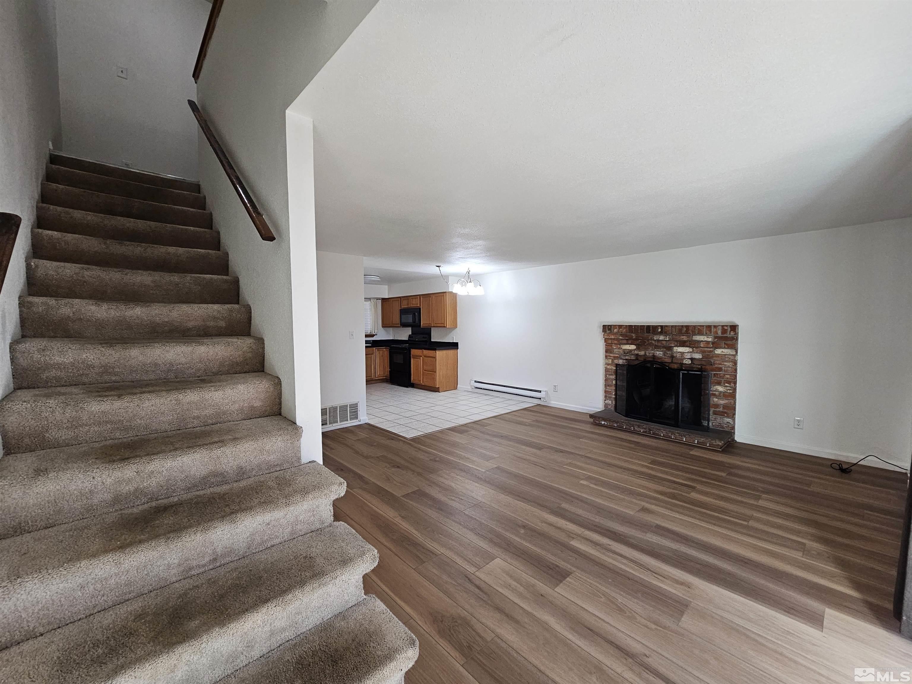 Photo #3: 240014981 Listing 