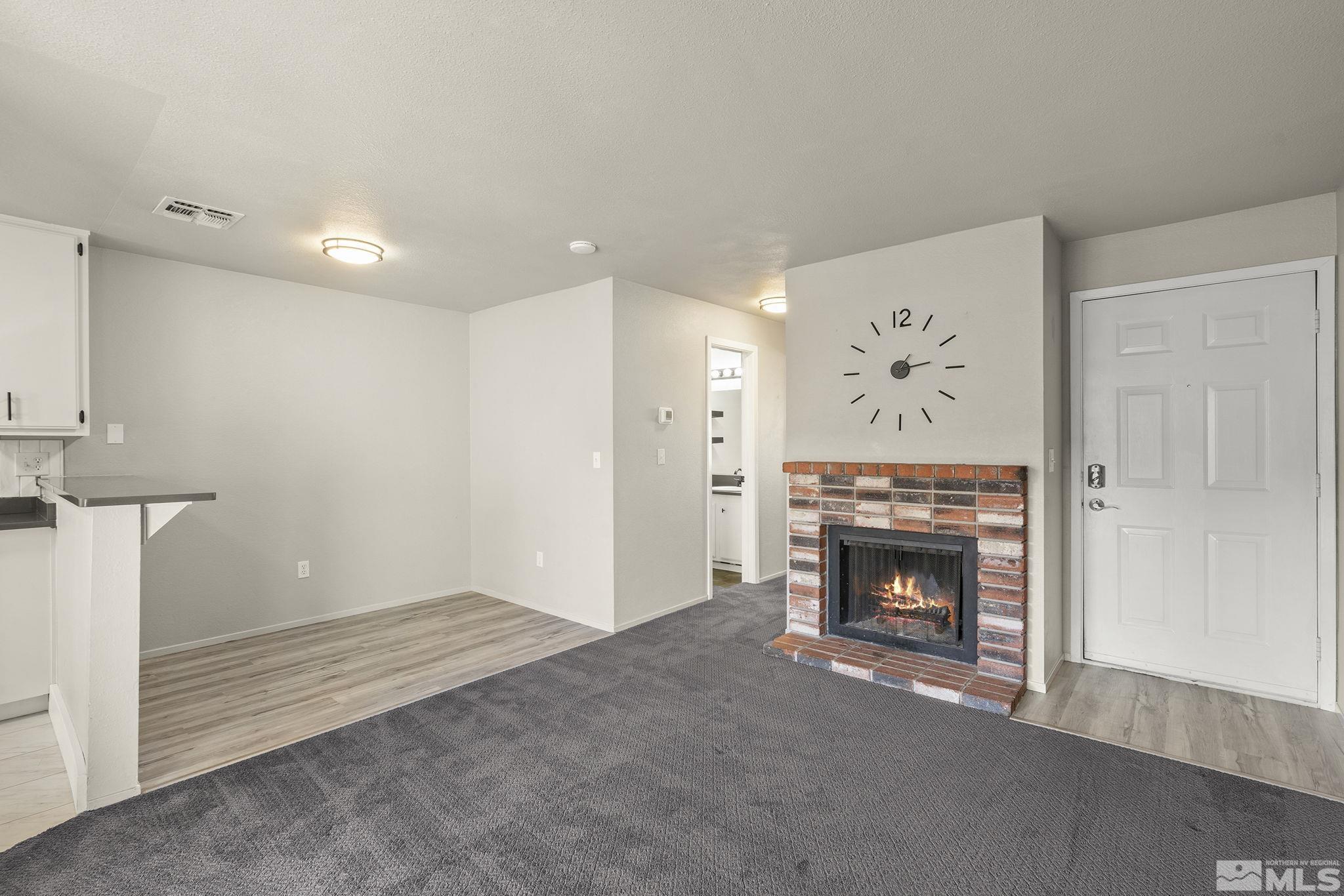 Photo #5: 240015097 Listing 