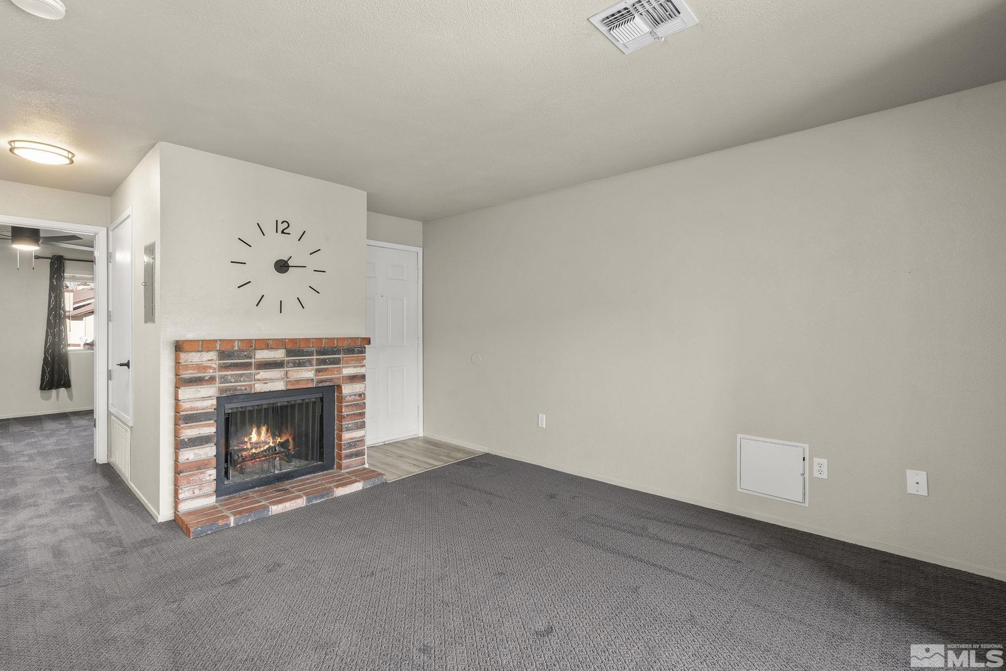 Photo #6: 240015097 Listing 