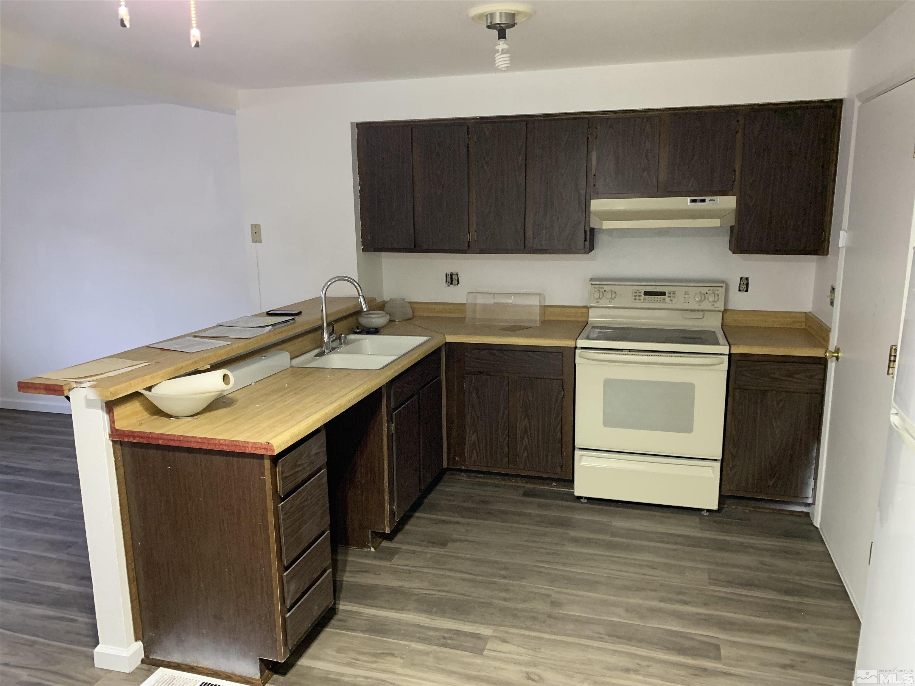 Photo #3: 240015105 Listing 