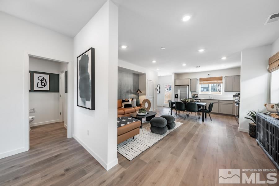 Photo #2: 240015323 Listing 