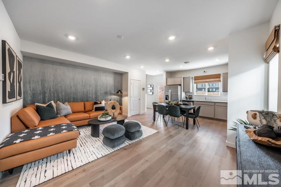 Photo #3: 240015323 Listing 