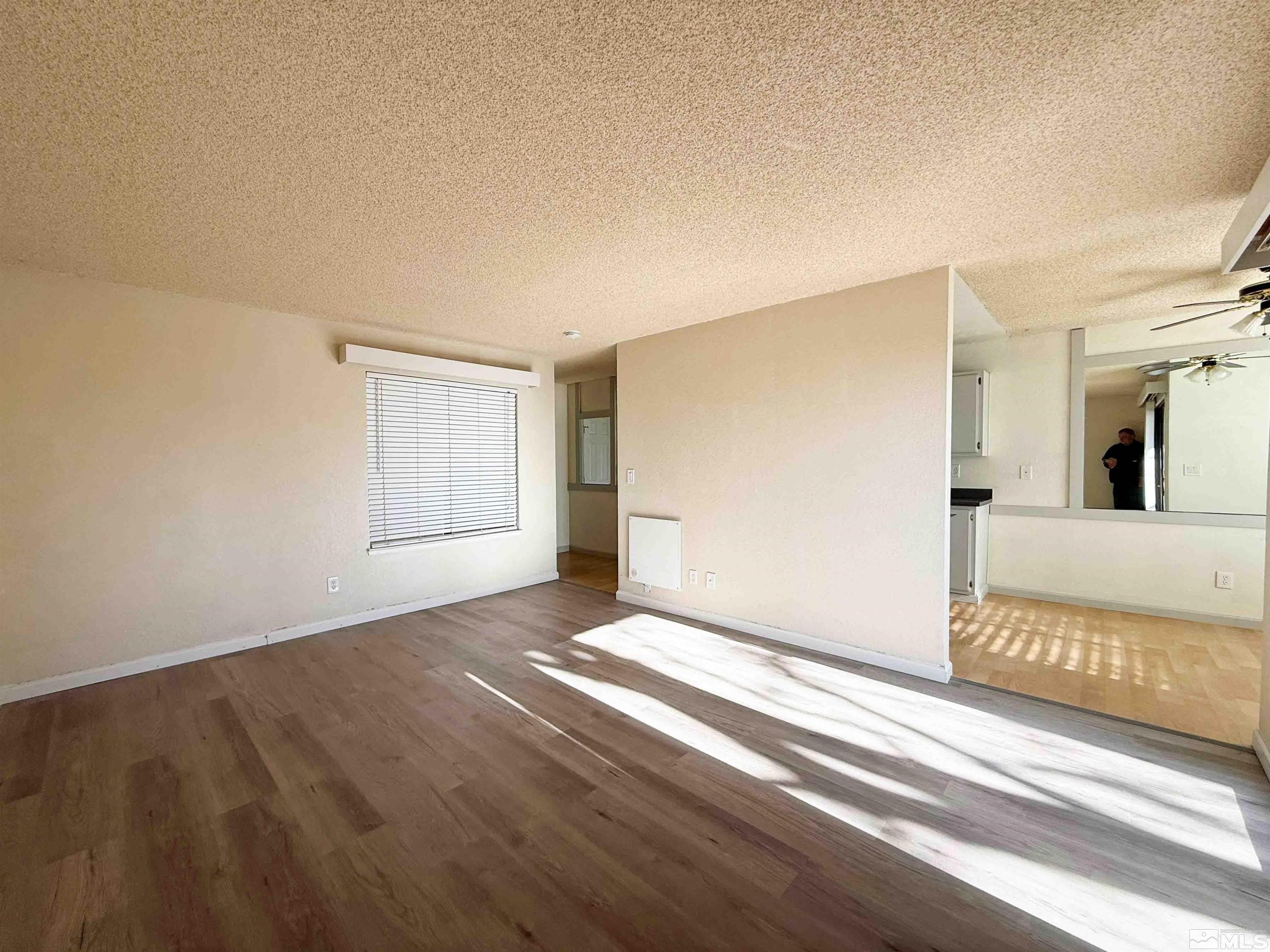 Photo #3: 240015391 Listing 
