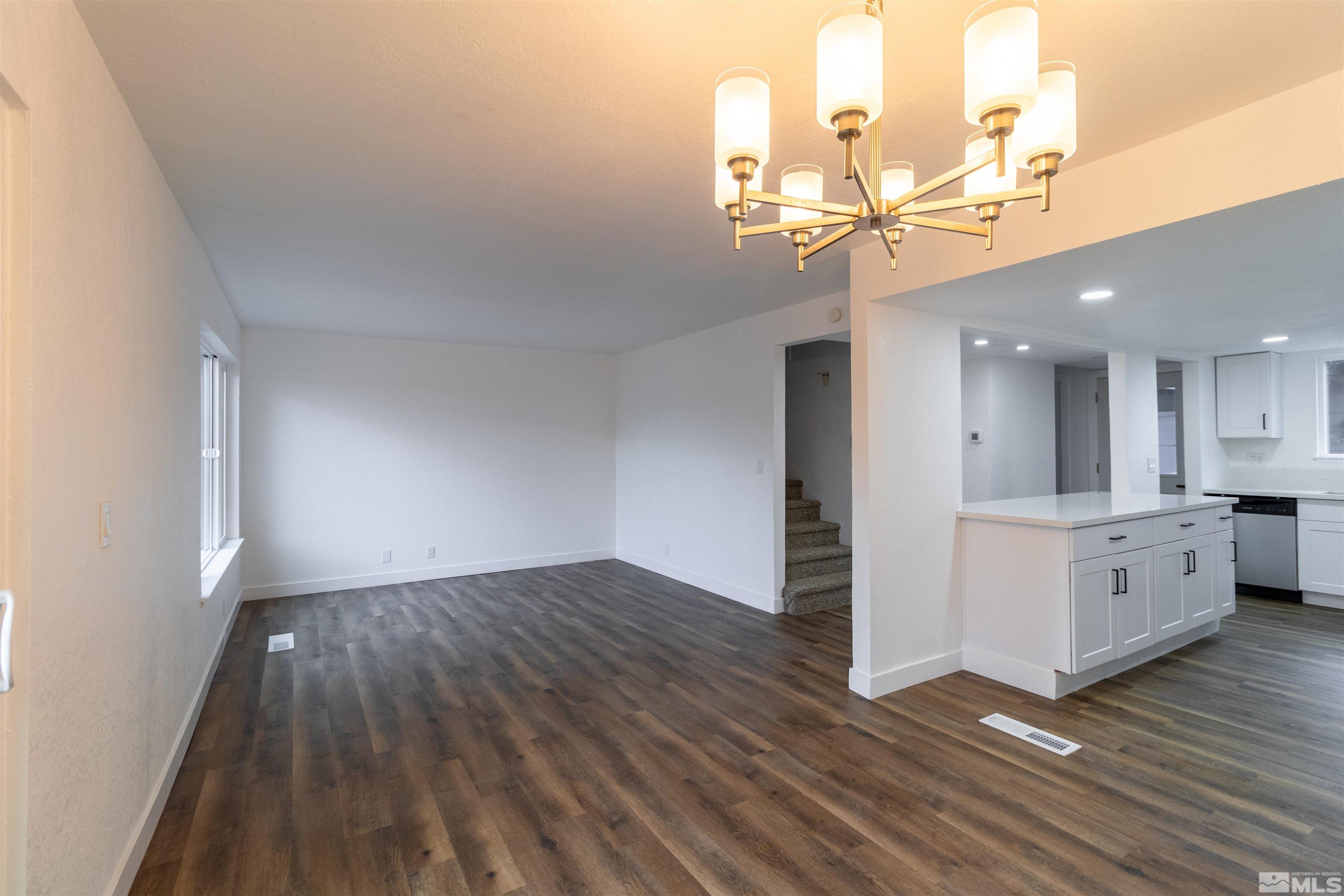 Photo #6: 240015397 Listing 