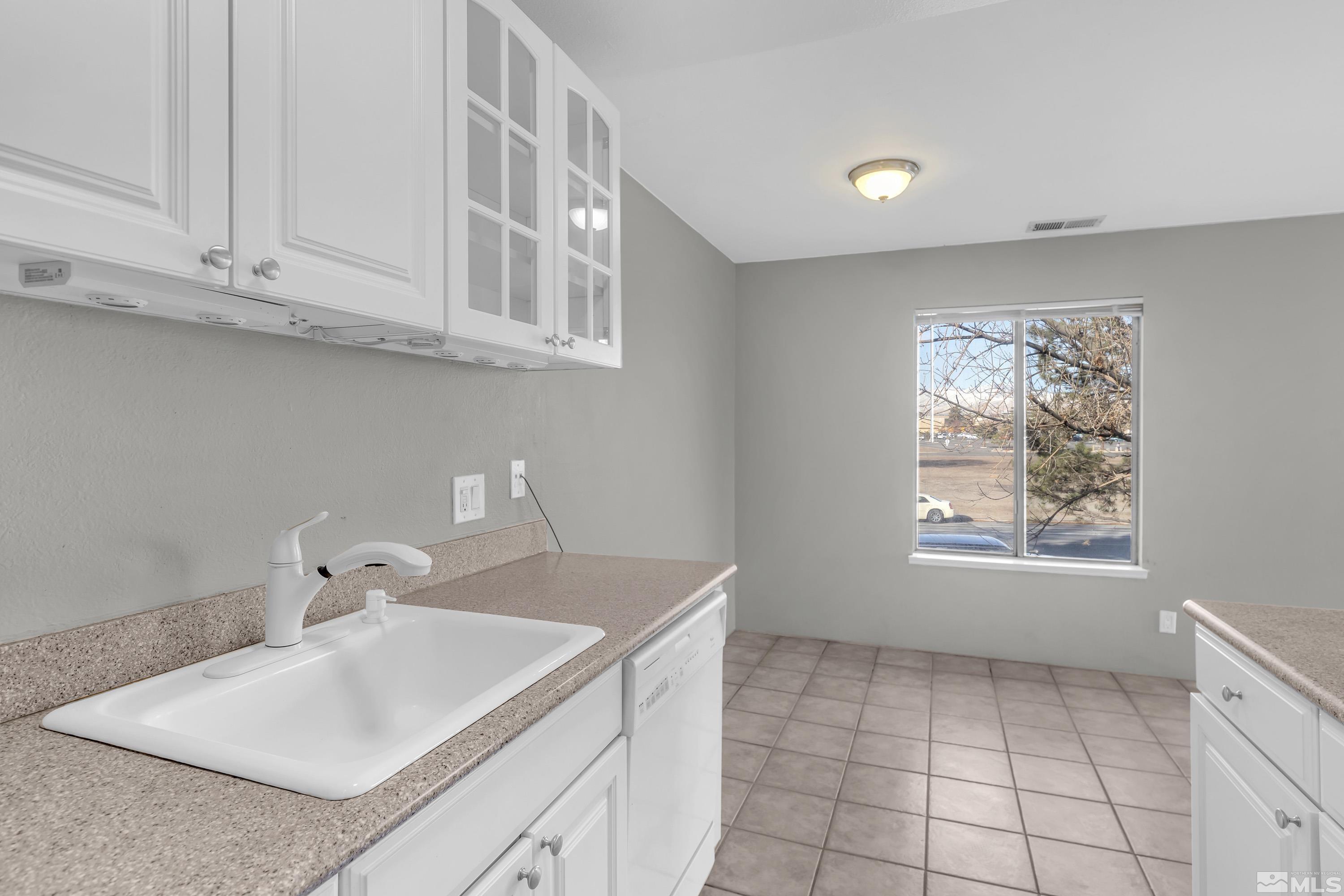 Photo #12: 240015446 Listing: Photo #12