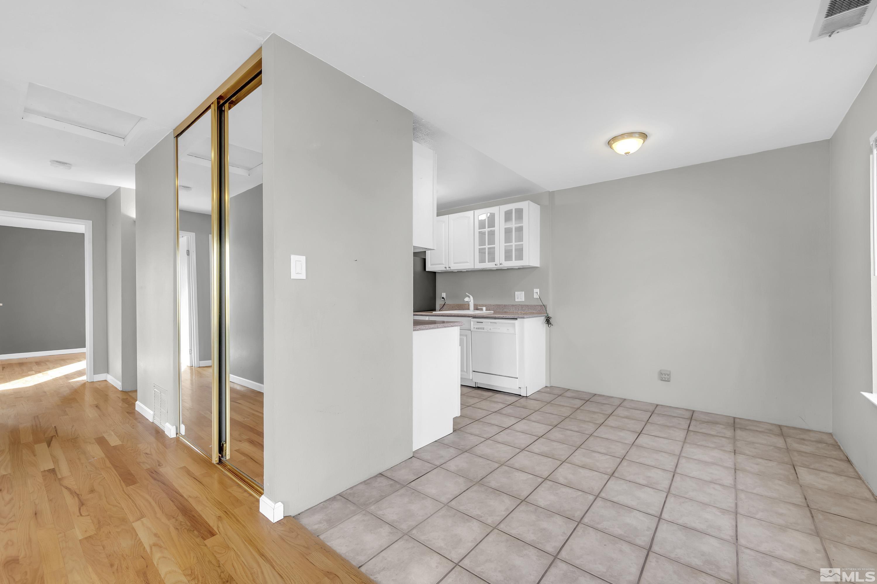 Photo #8: 240015446 Listing: Photo #8