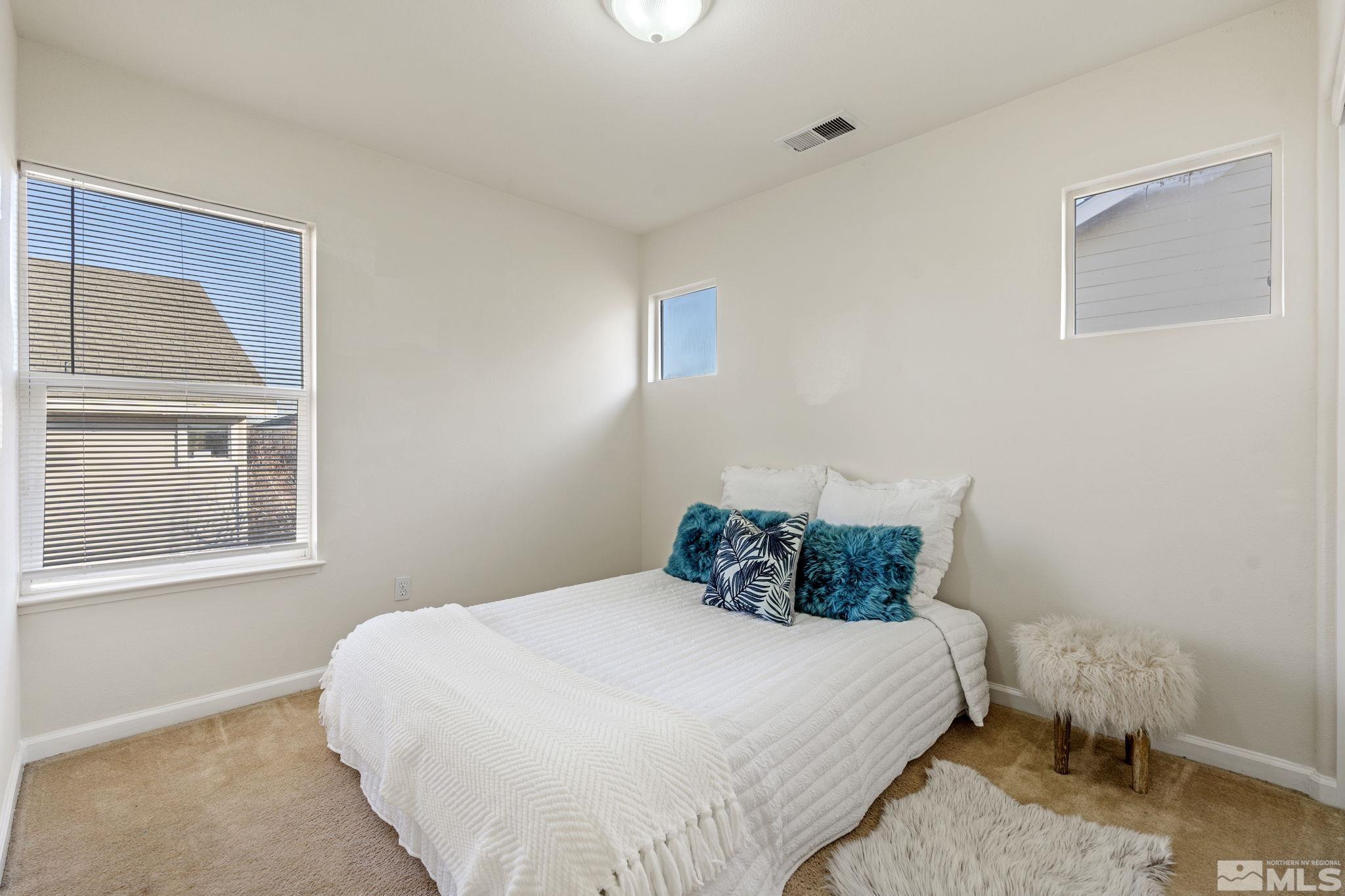 Photo #2: 240015496 Listing 