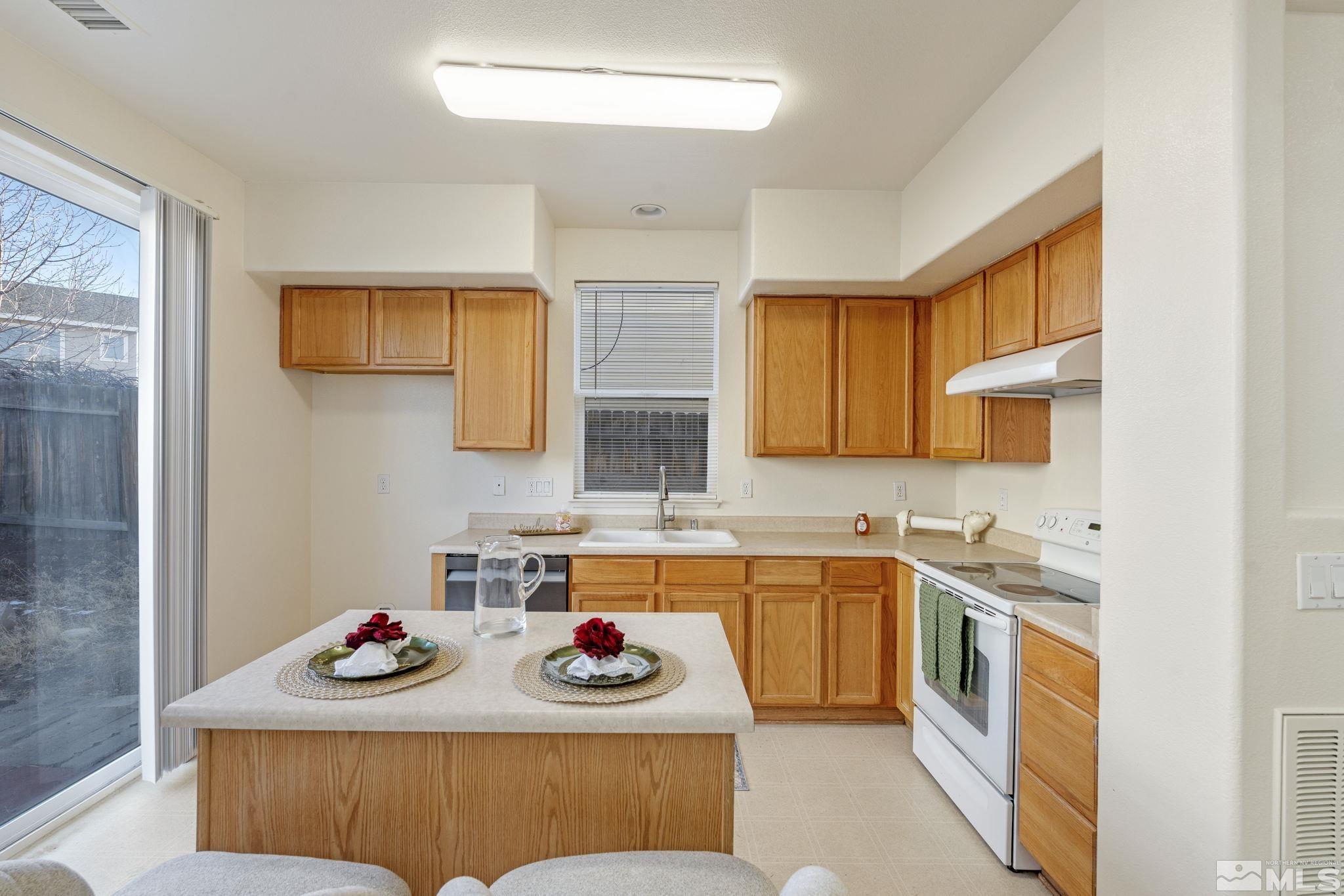 Photo #3: 240015496 Listing 