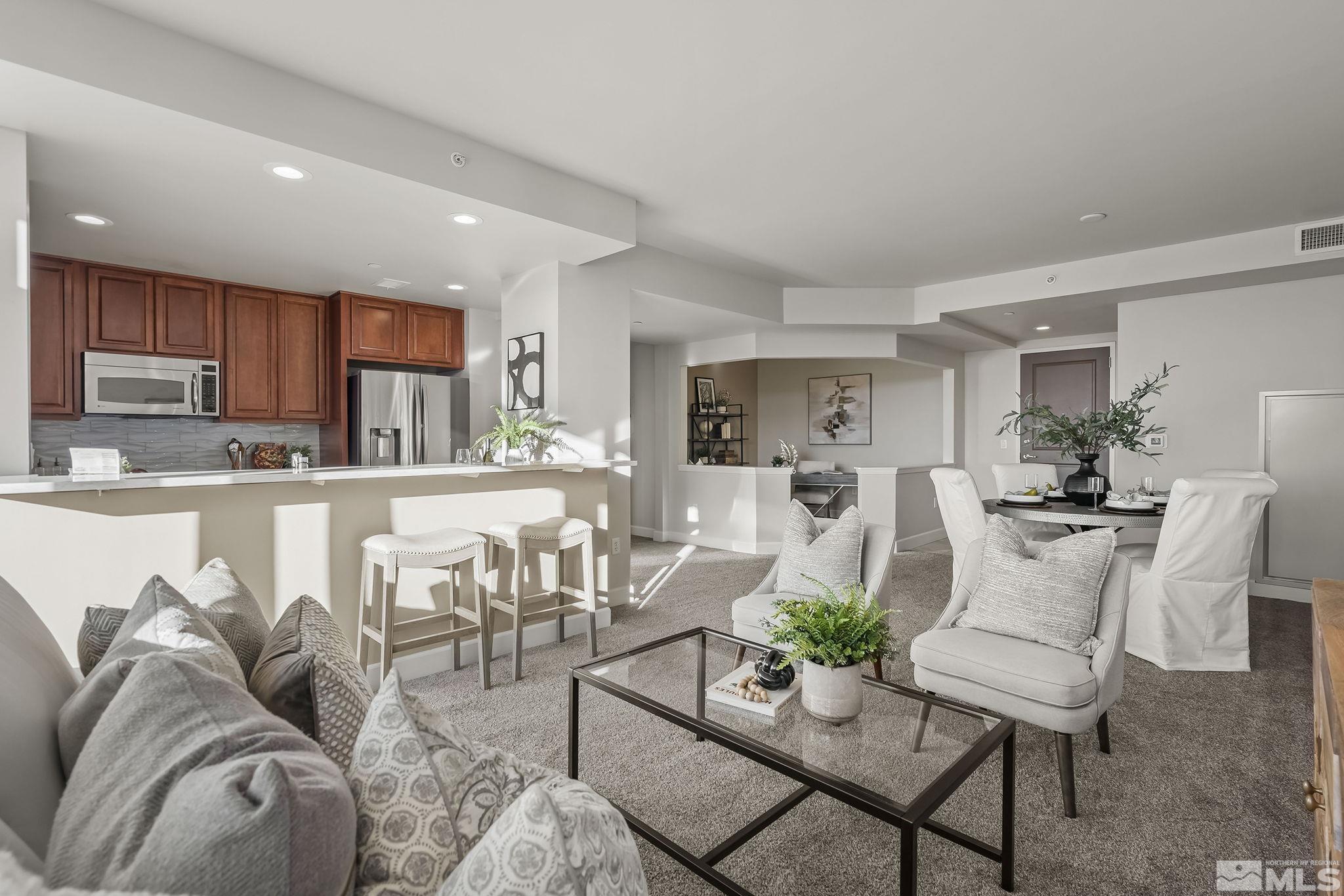 Photo #6: 240015503 Listing 