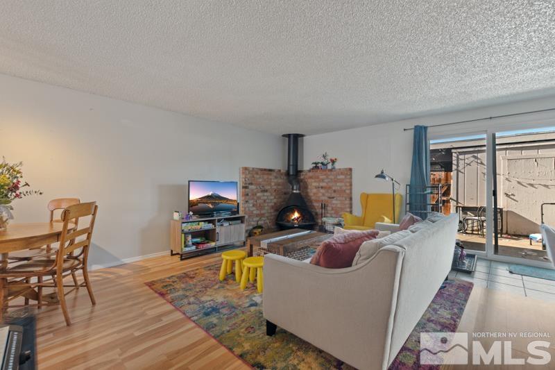 Photo #2: 240015547 Listing 