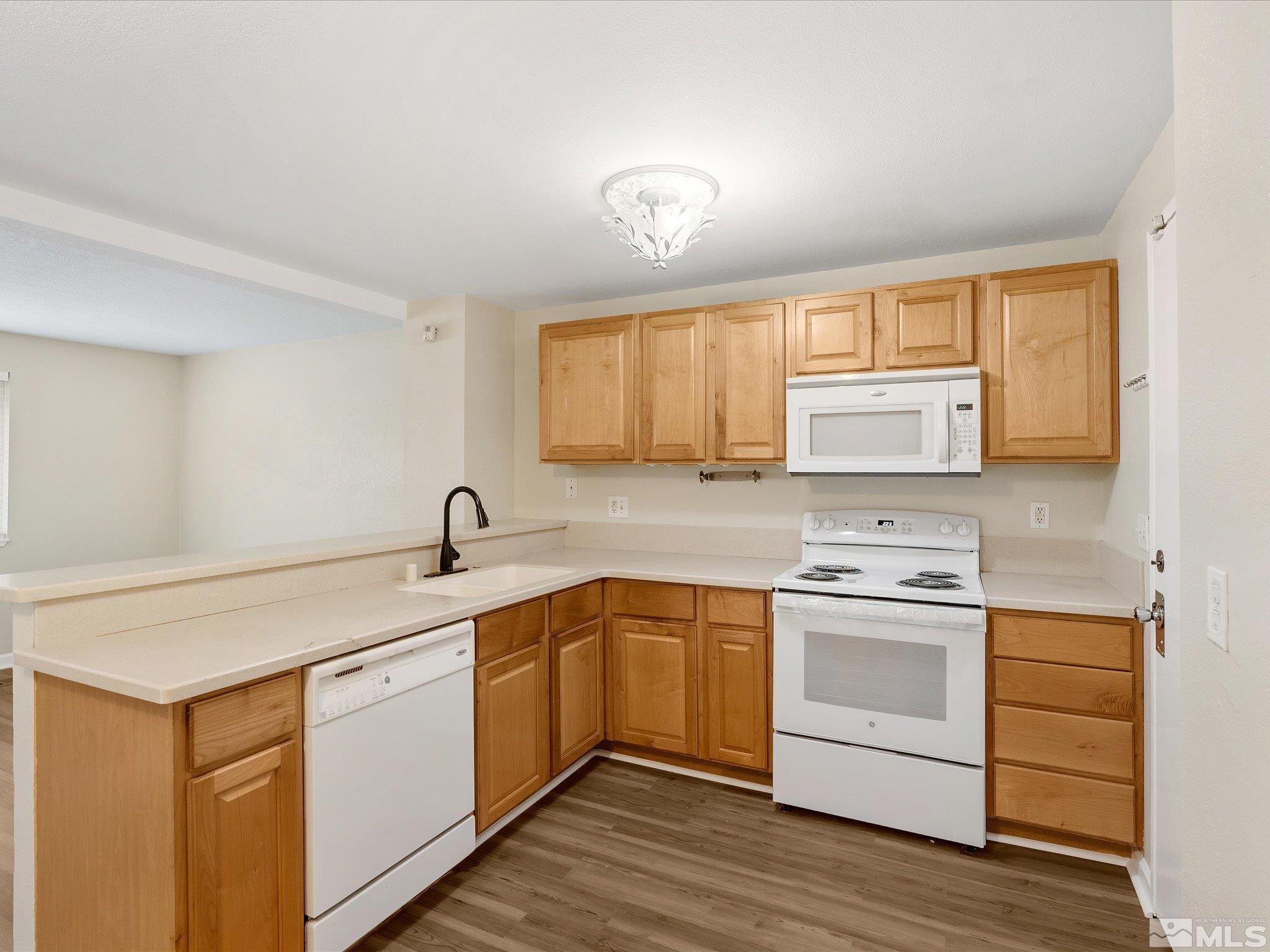 Photo #4: 240015551 Listing 