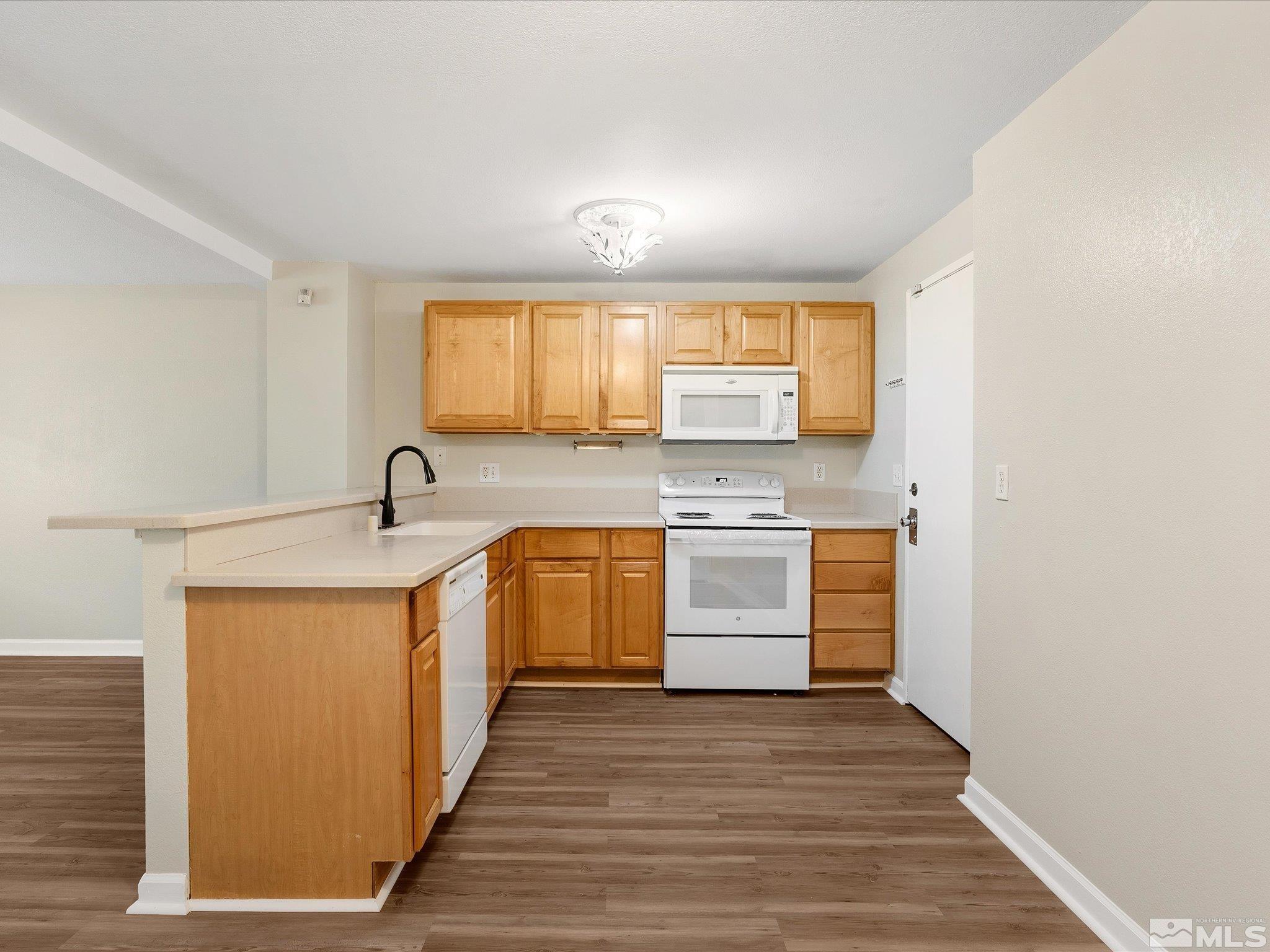 Photo #6: 240015551 Listing 