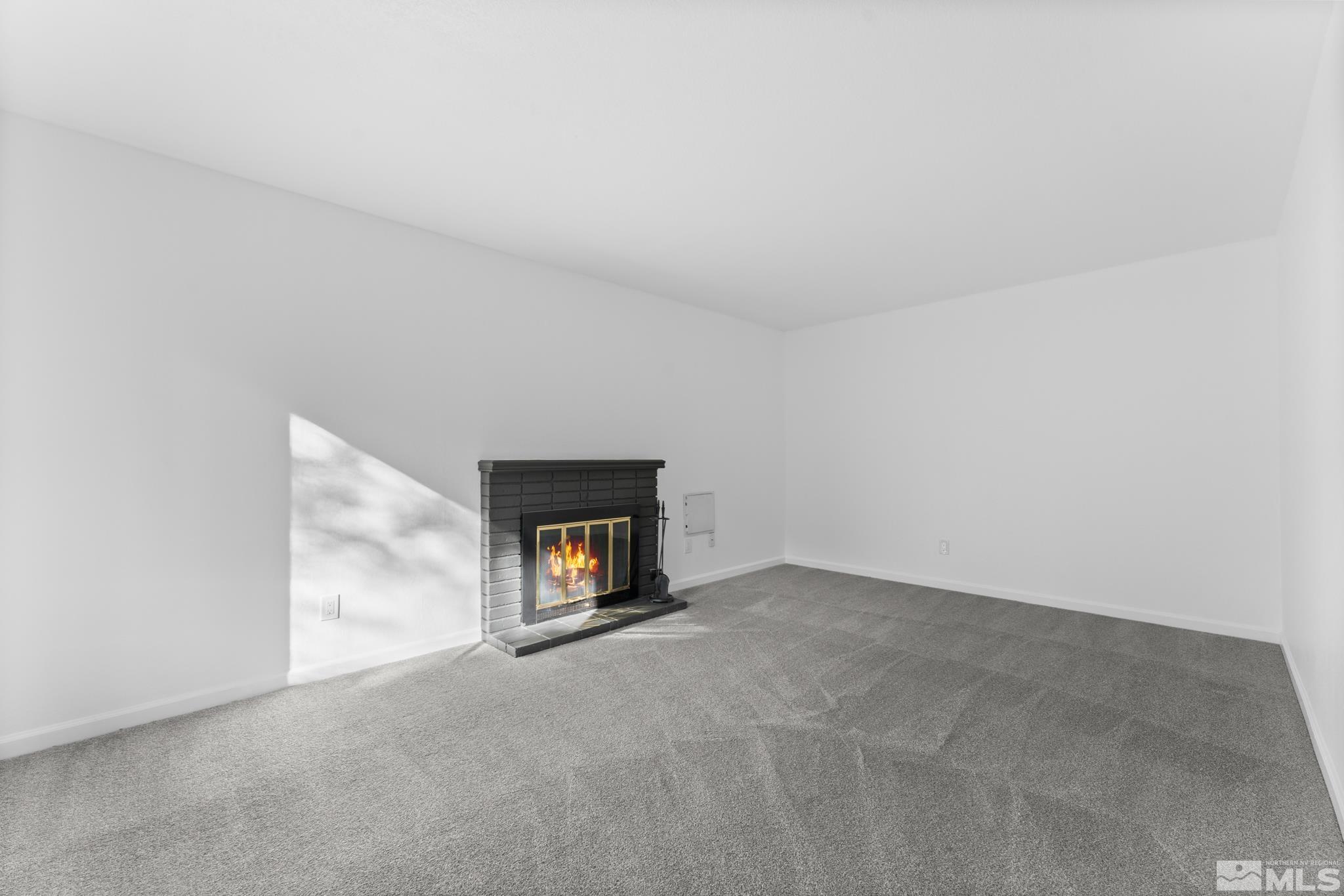 Photo #6: 240015600 Listing 