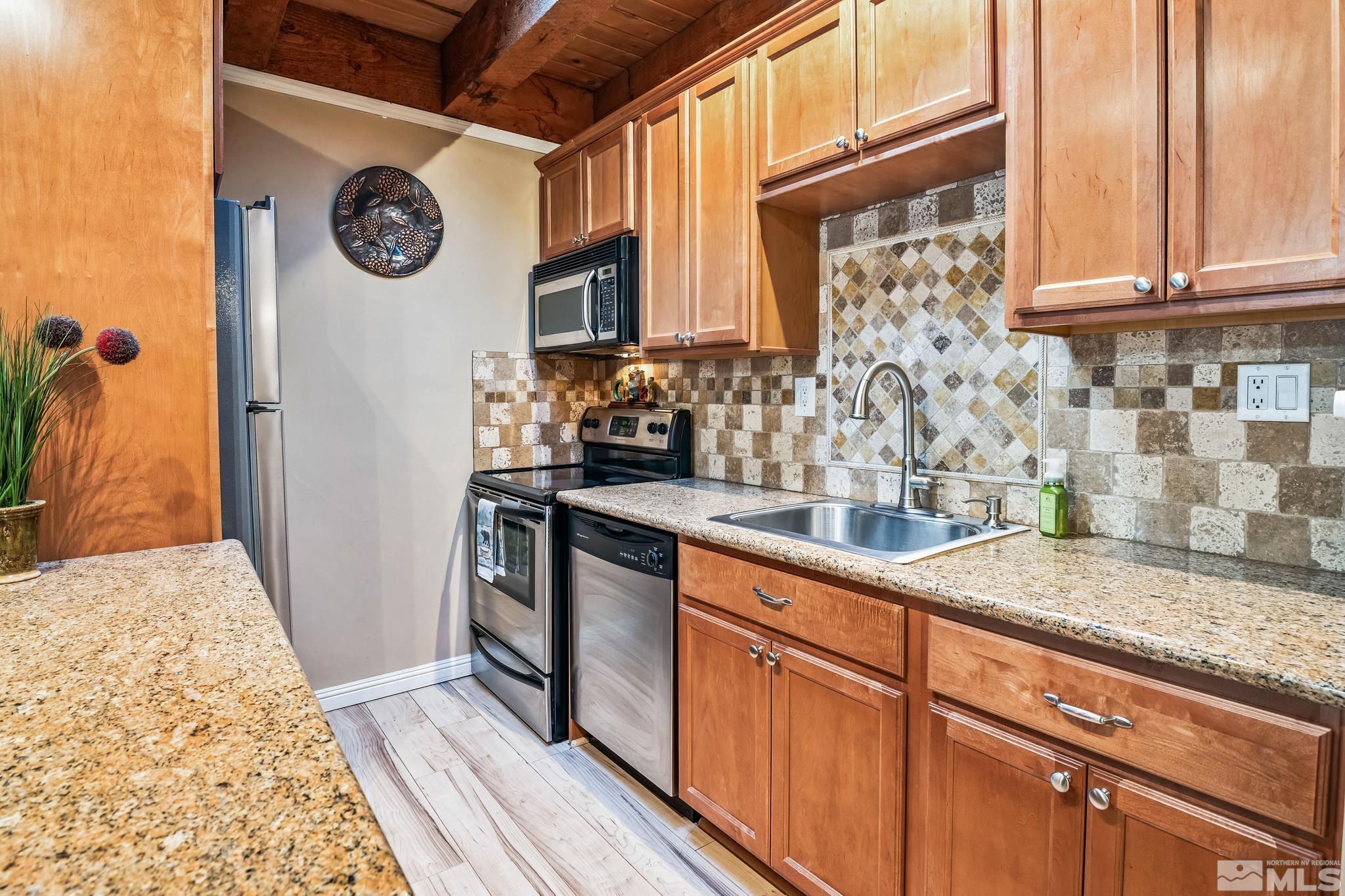 Photo #3: 240015608 Listing 