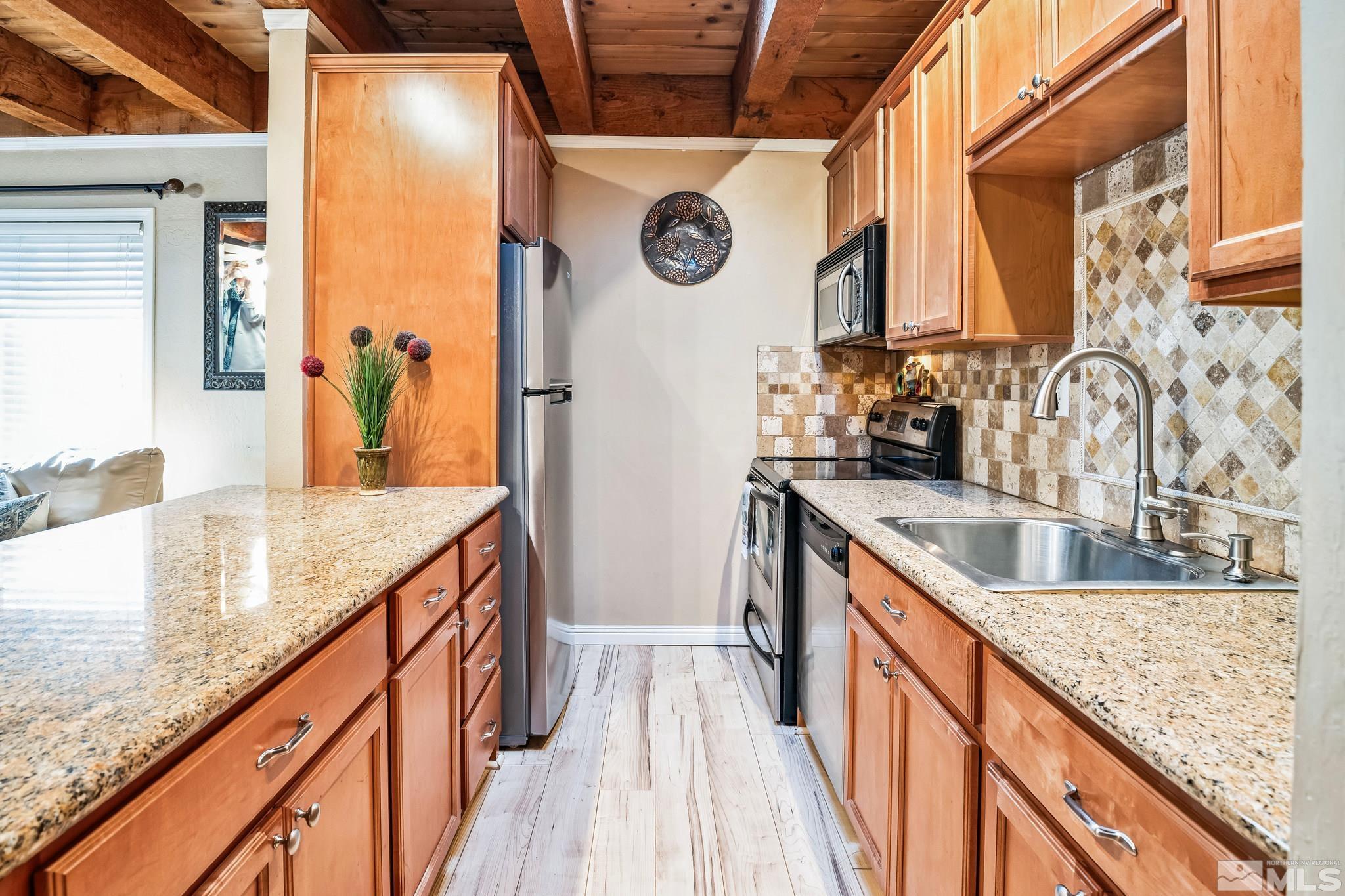 Photo #4: 240015608 Listing 