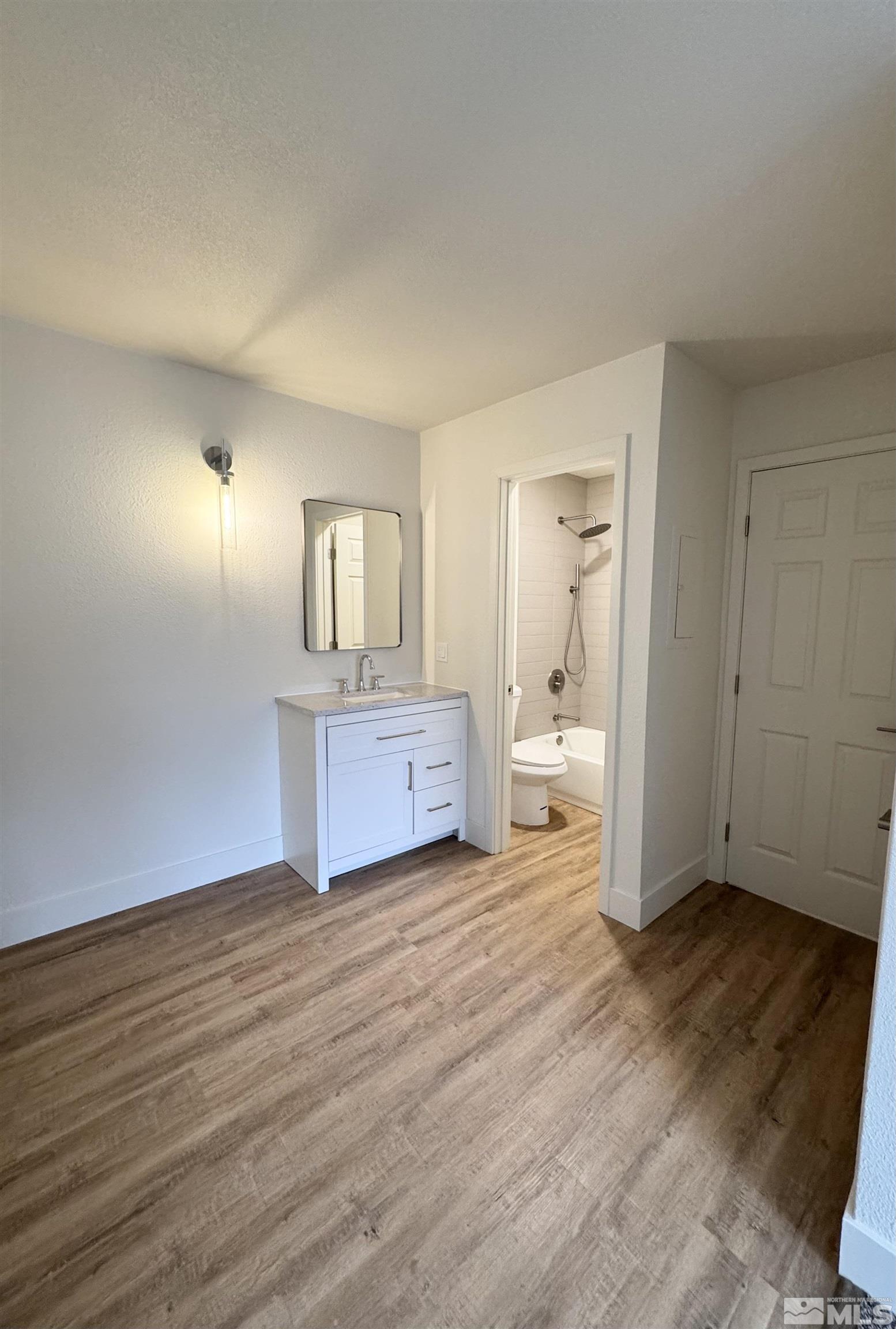 Photo #12: 240015609 Listing: Photo #12