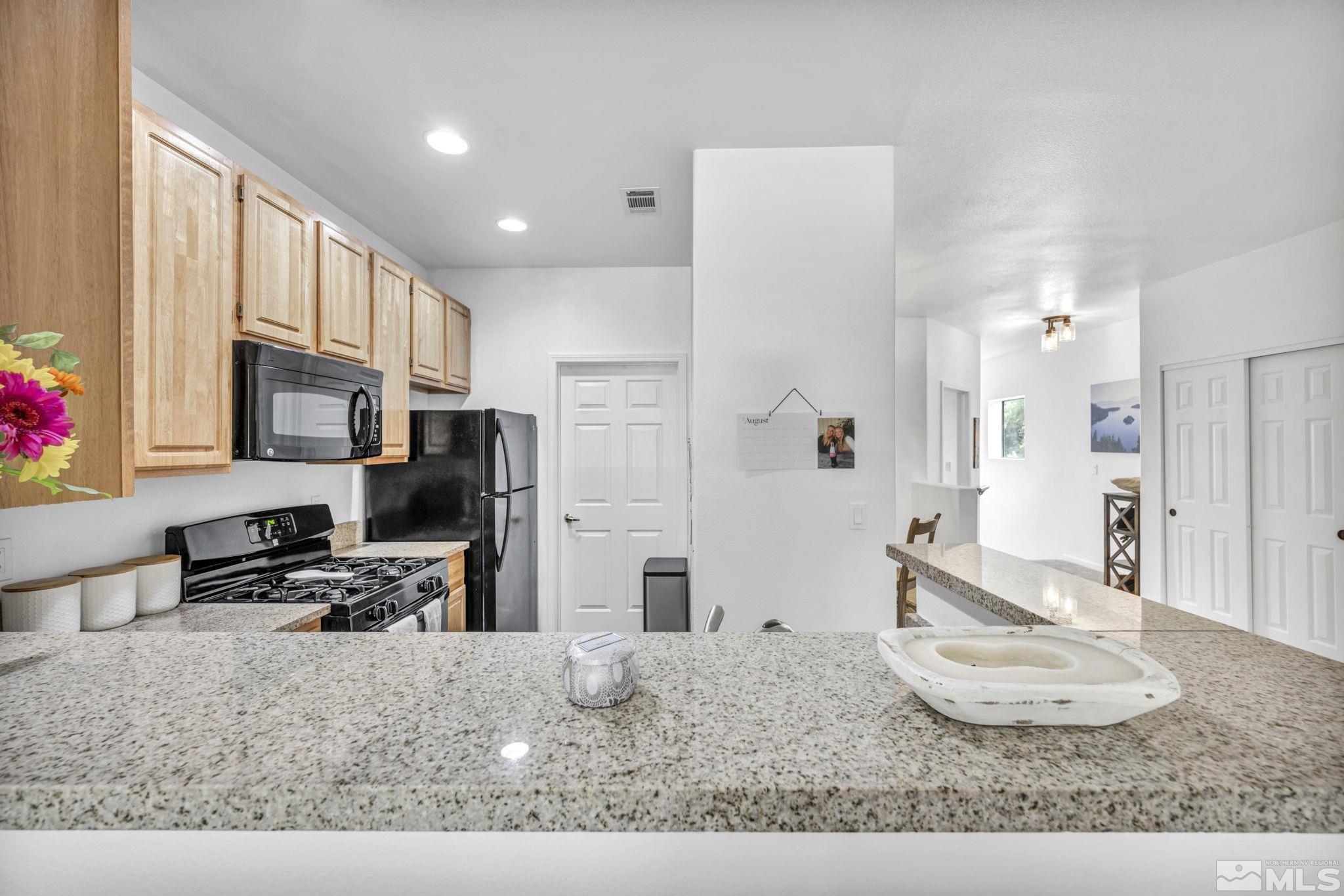 Photo #6: 240015658 Listing 