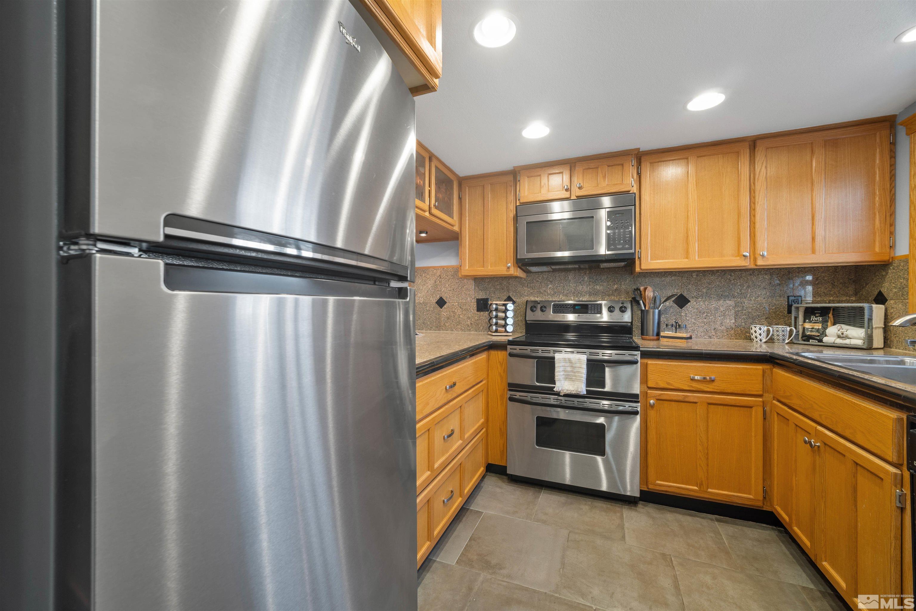 Photo #3: 250000023 Listing 