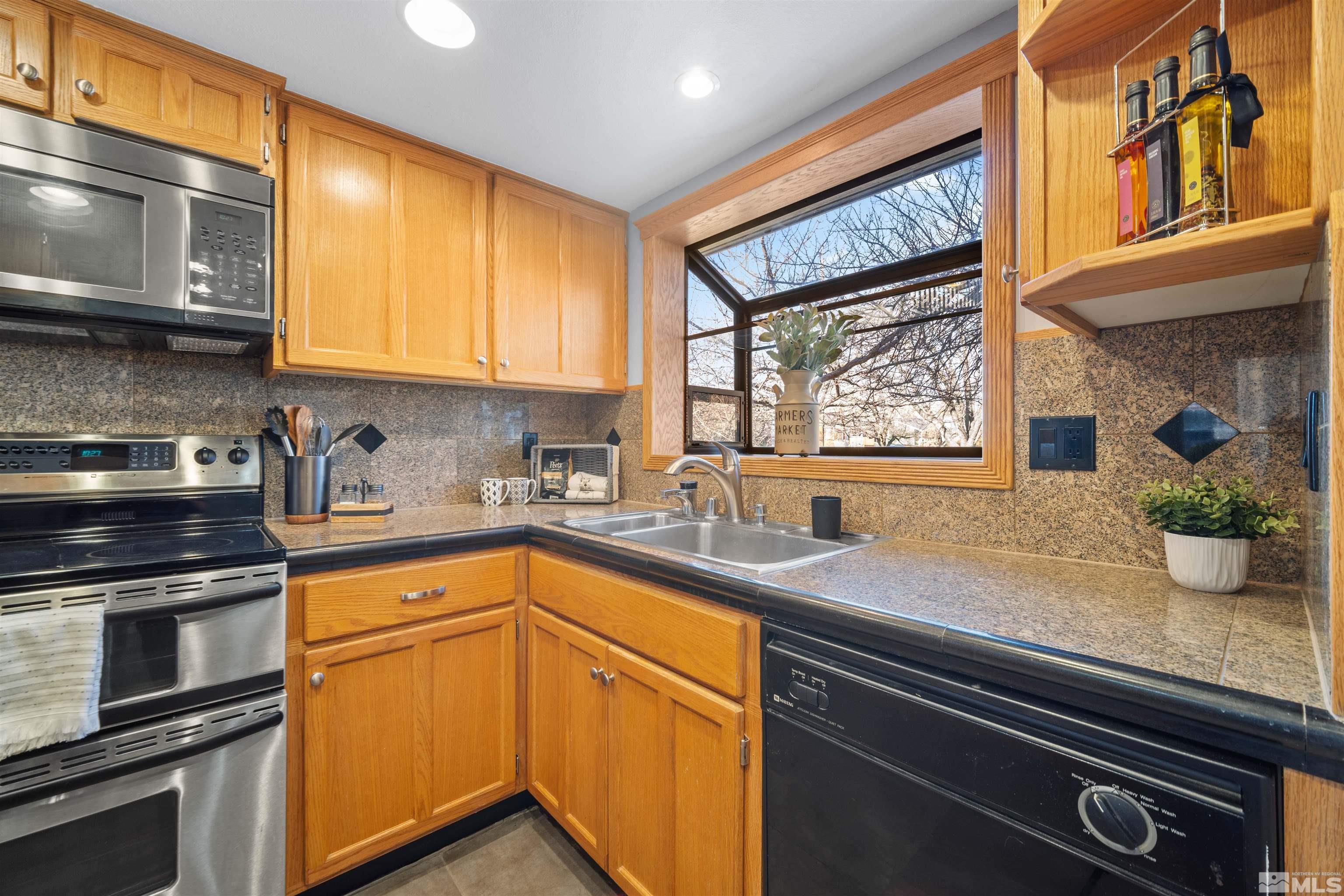 Photo #5: 250000023 Listing 