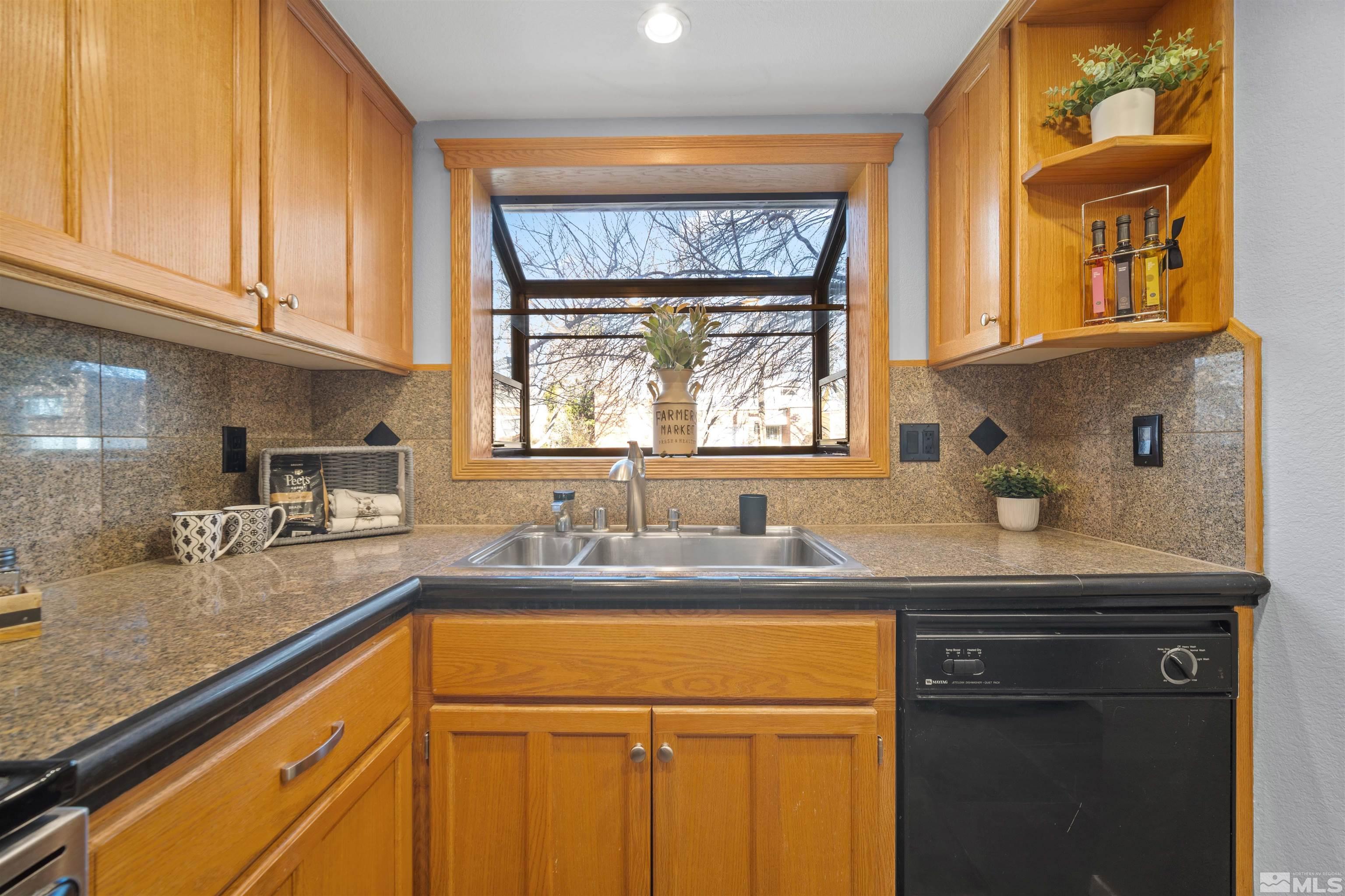 Photo #6: 250000023 Listing 