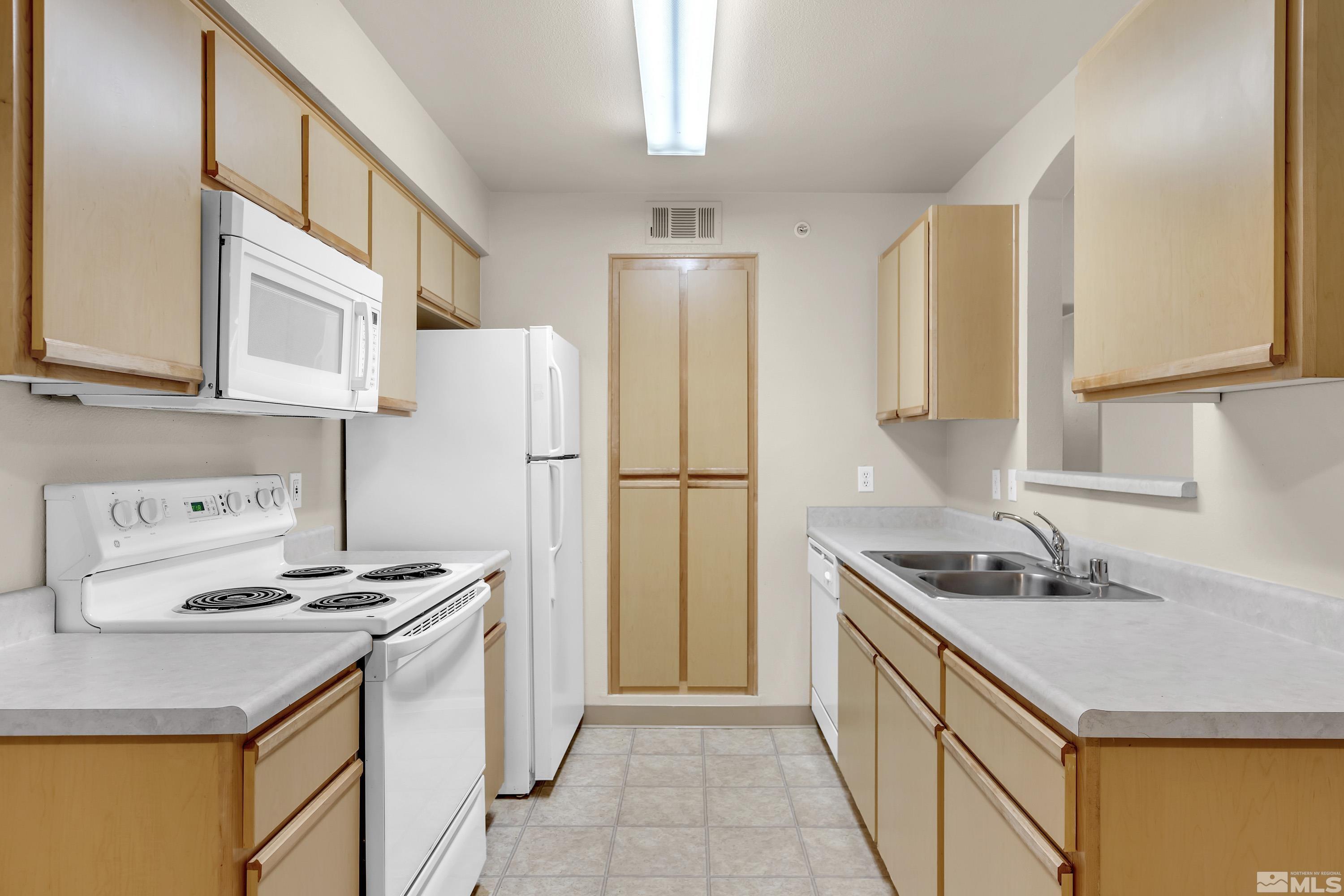 Photo #3: 250000068 Listing 