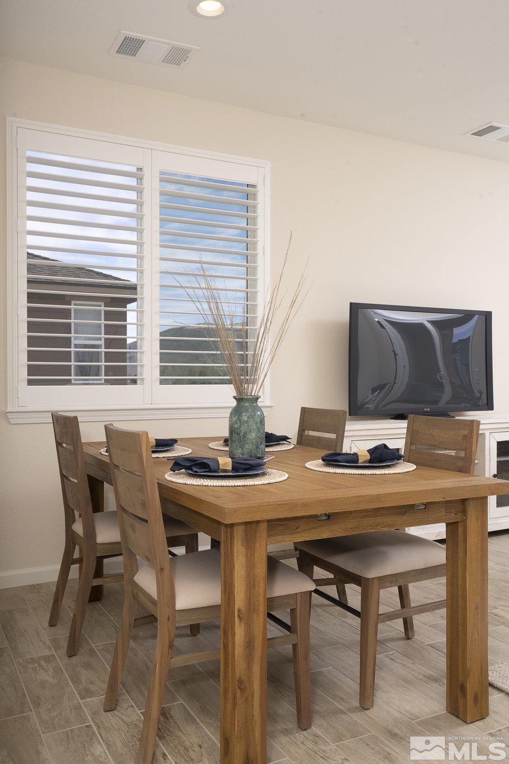 Photo #5: 250000123 Listing 