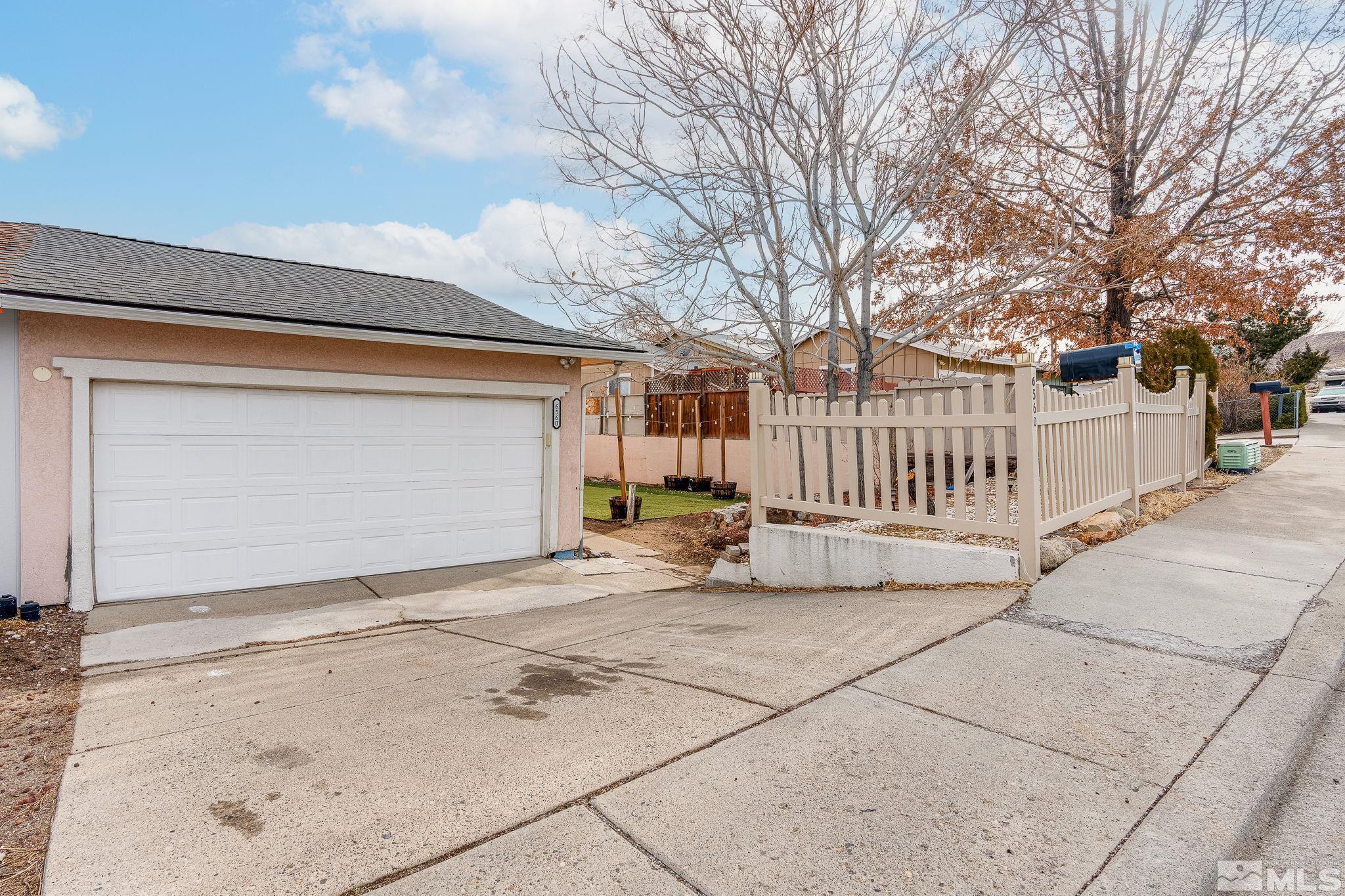 Photo #2: 250000128 Listing 