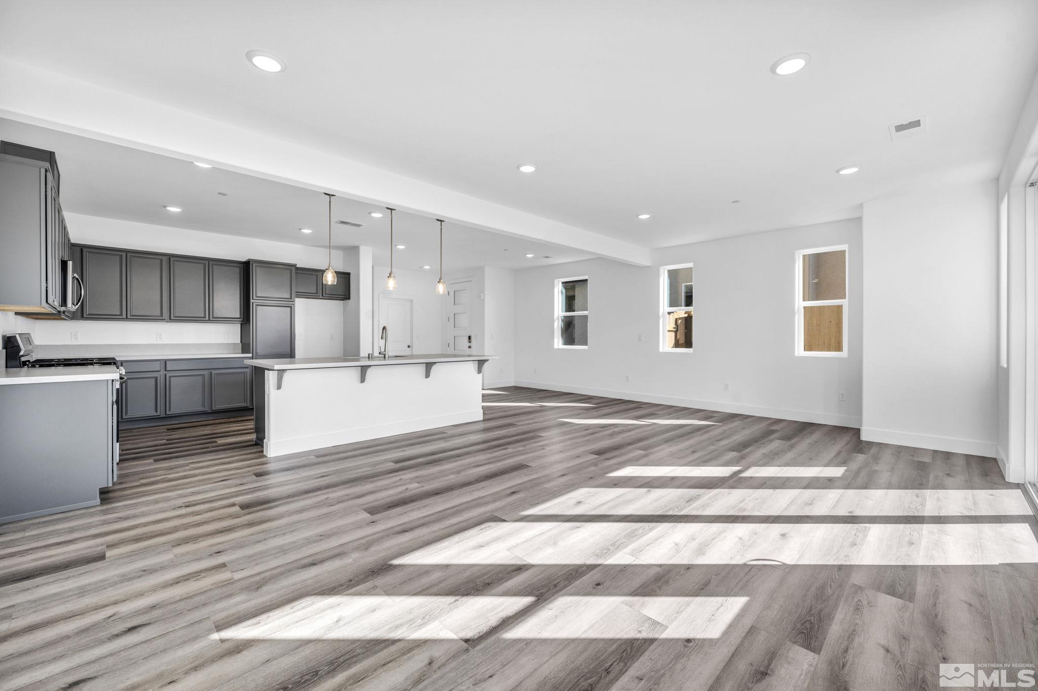 Photo #4: 250000136 Listing 