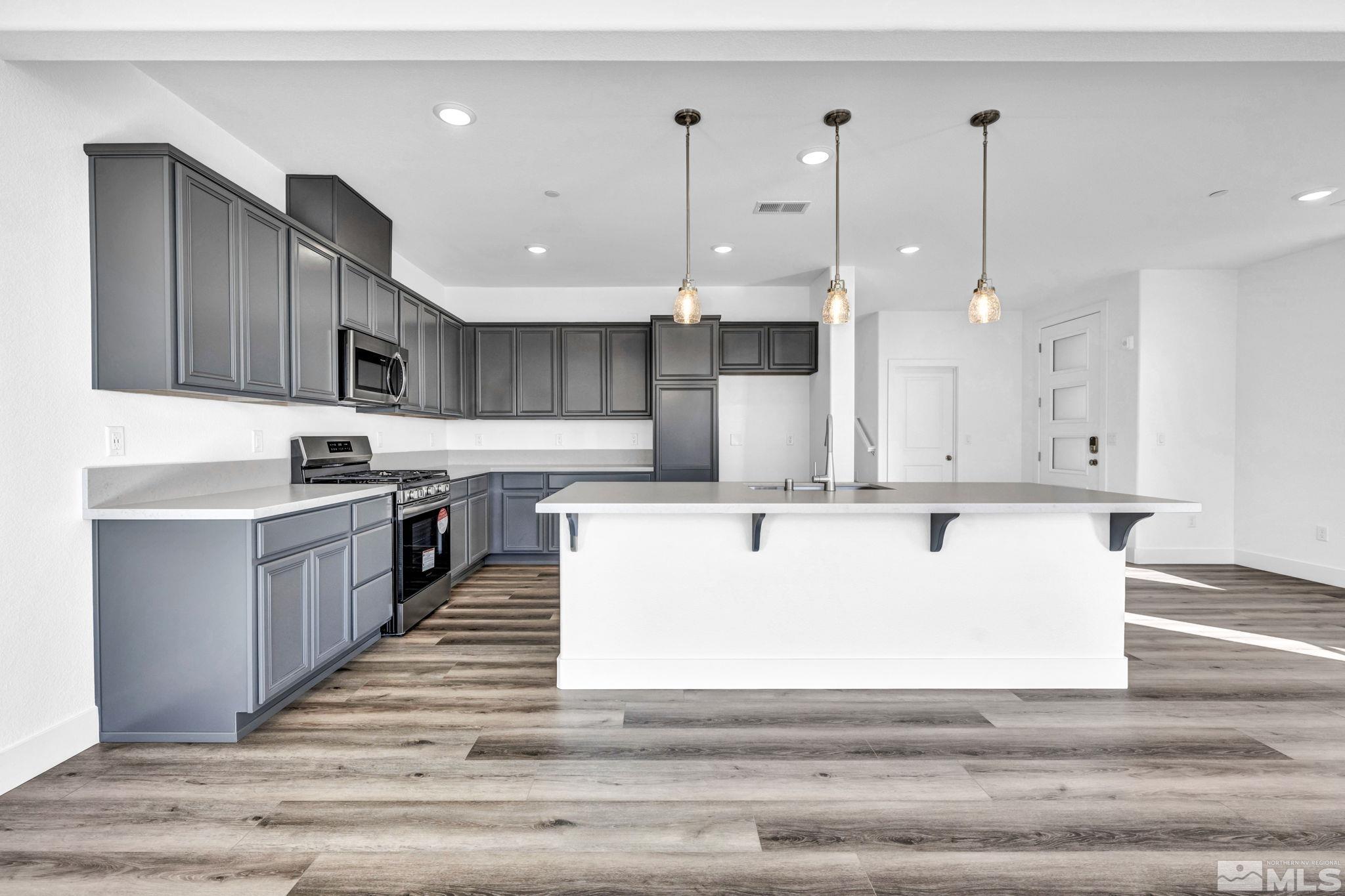Photo #5: 250000136 Listing 