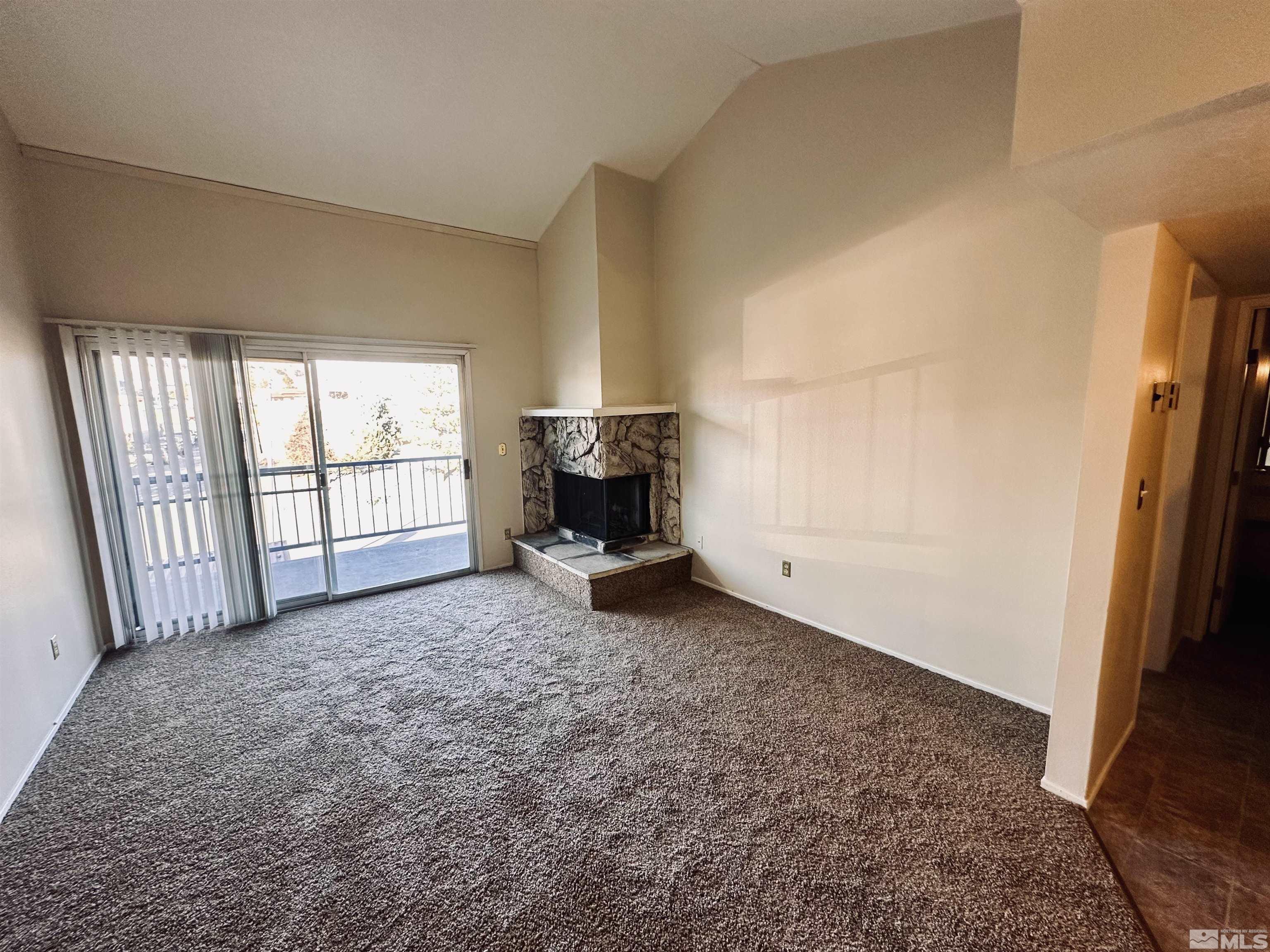Photo #2: 250000165 Listing 