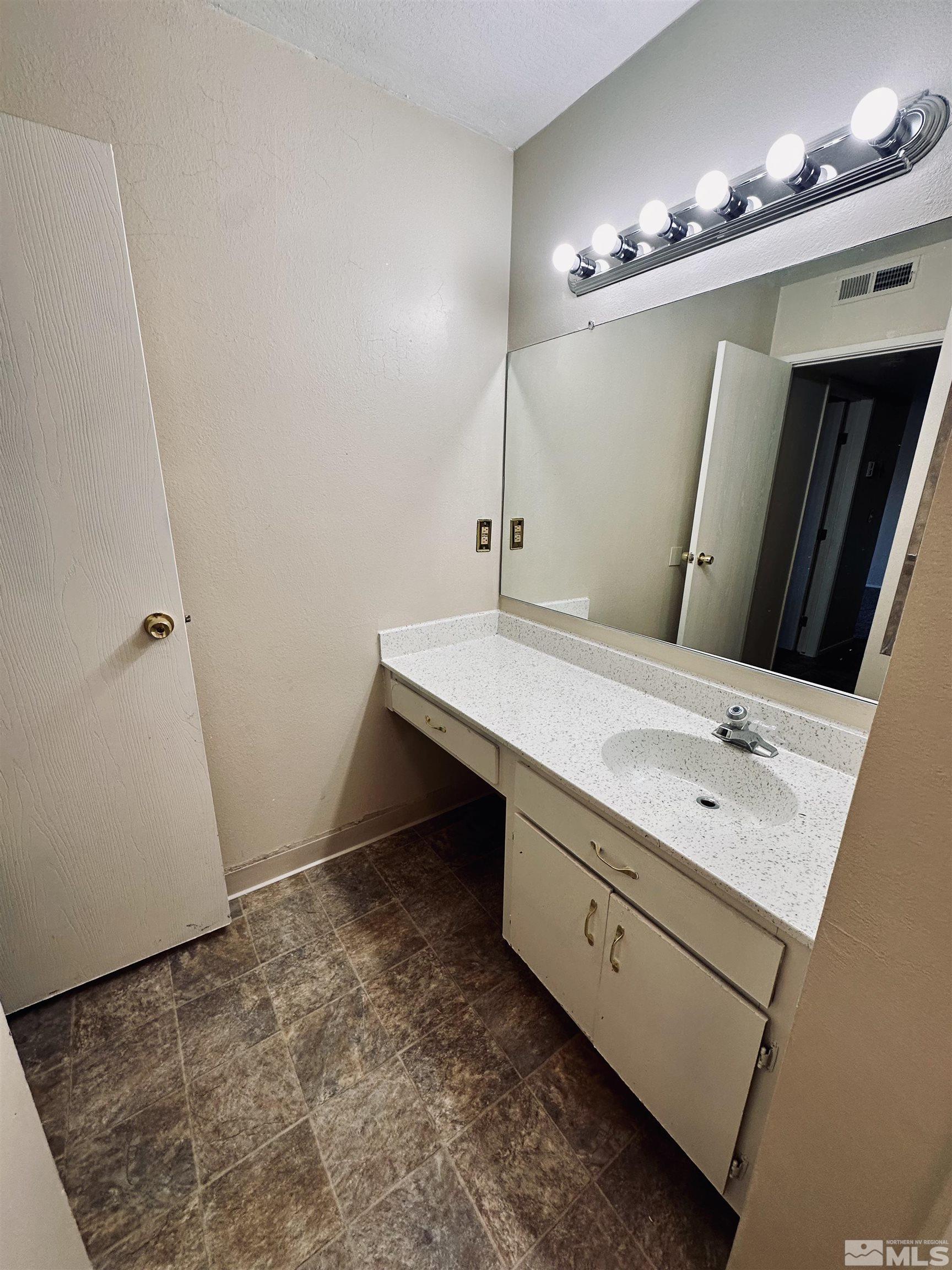 Photo #6: 250000165 Listing: Photo #6