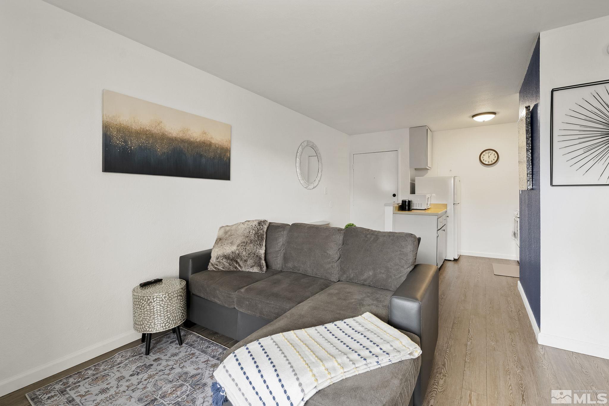 Photo #2: 250000216 Listing 